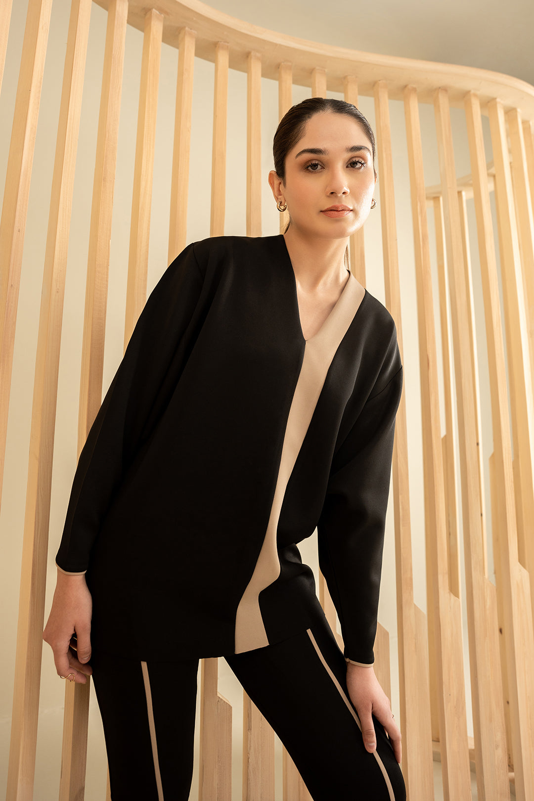 https://cdn.shopify.com/s/files/1/0611/8585/1568/files/W.FW24.004.T-2.jpg?v=1736335351
