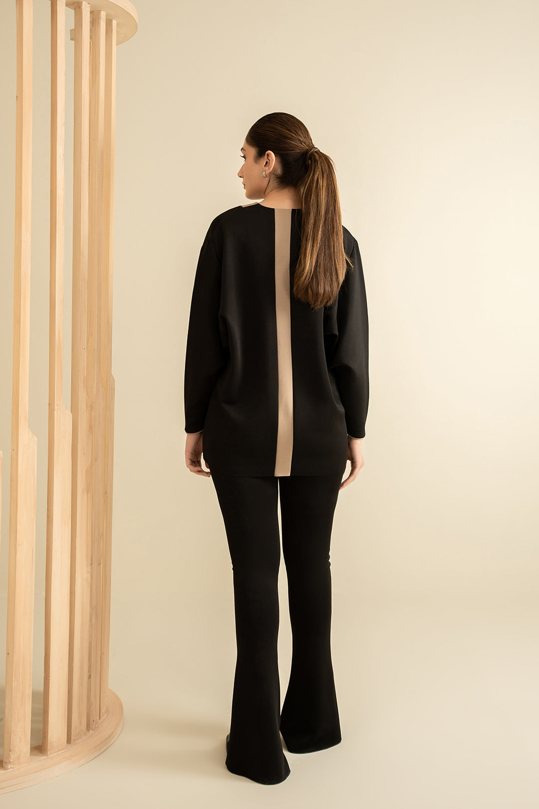 https://cdn.shopify.com/s/files/1/0611/8585/1568/files/W.FW24.004.T-4.jpg?v=1736335351