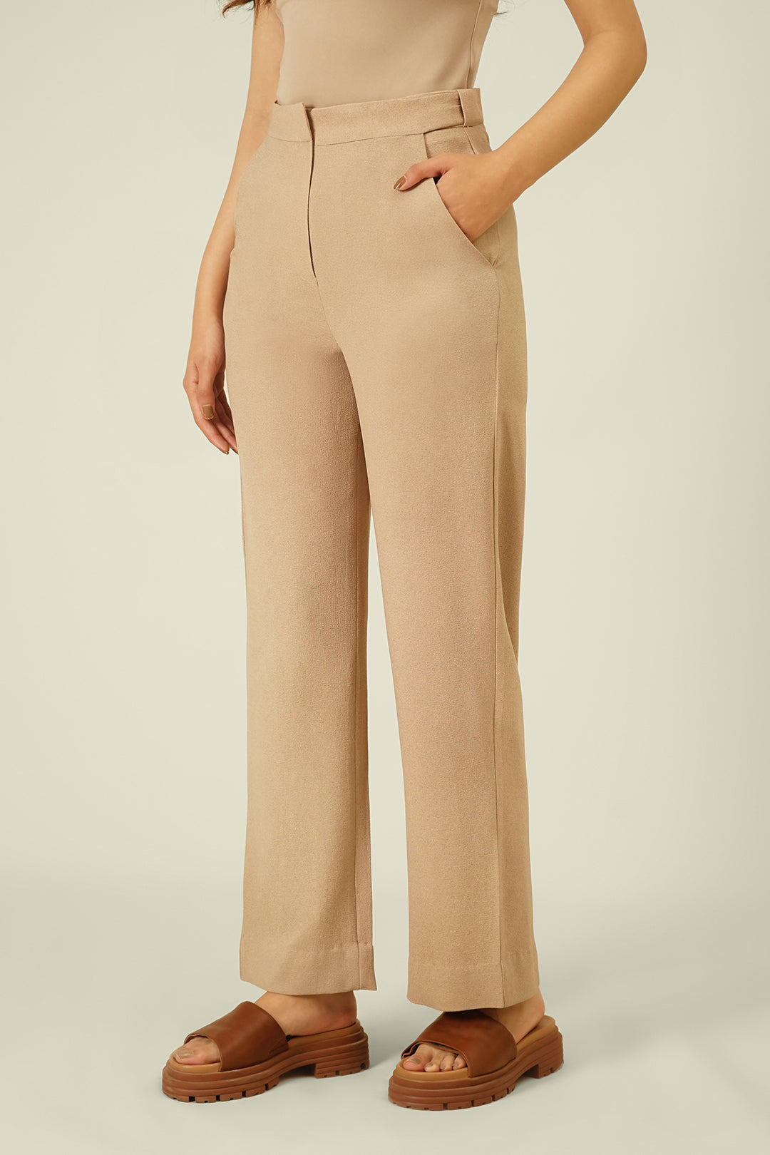 https://cdn.shopify.com/s/files/1/0611/8585/1568/files/W.FW24.022.P-1.jpg?v=1736335356