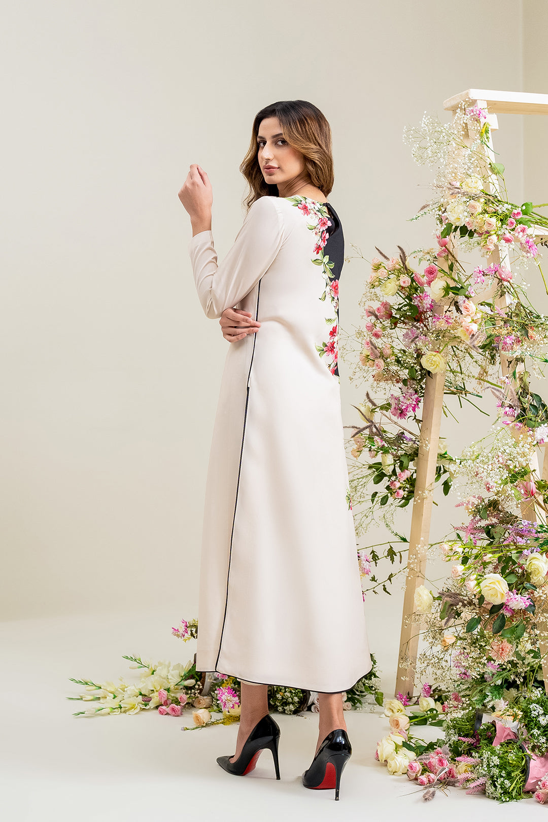 https://cdn.shopify.com/s/files/1/0611/8585/1568/files/W.FW24.050.T-4.jpg?v=1736335433