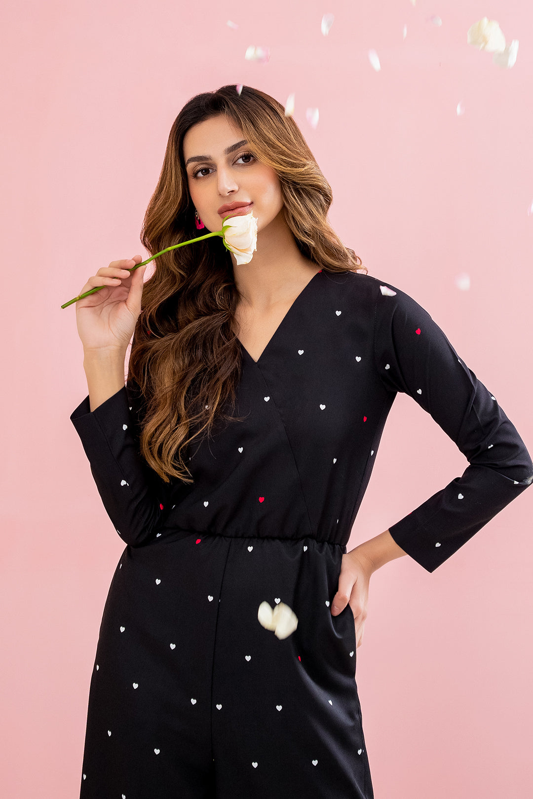 https://cdn.shopify.com/s/files/1/0611/8585/1568/files/W.FW24.053.T-2.jpg?v=1736335429