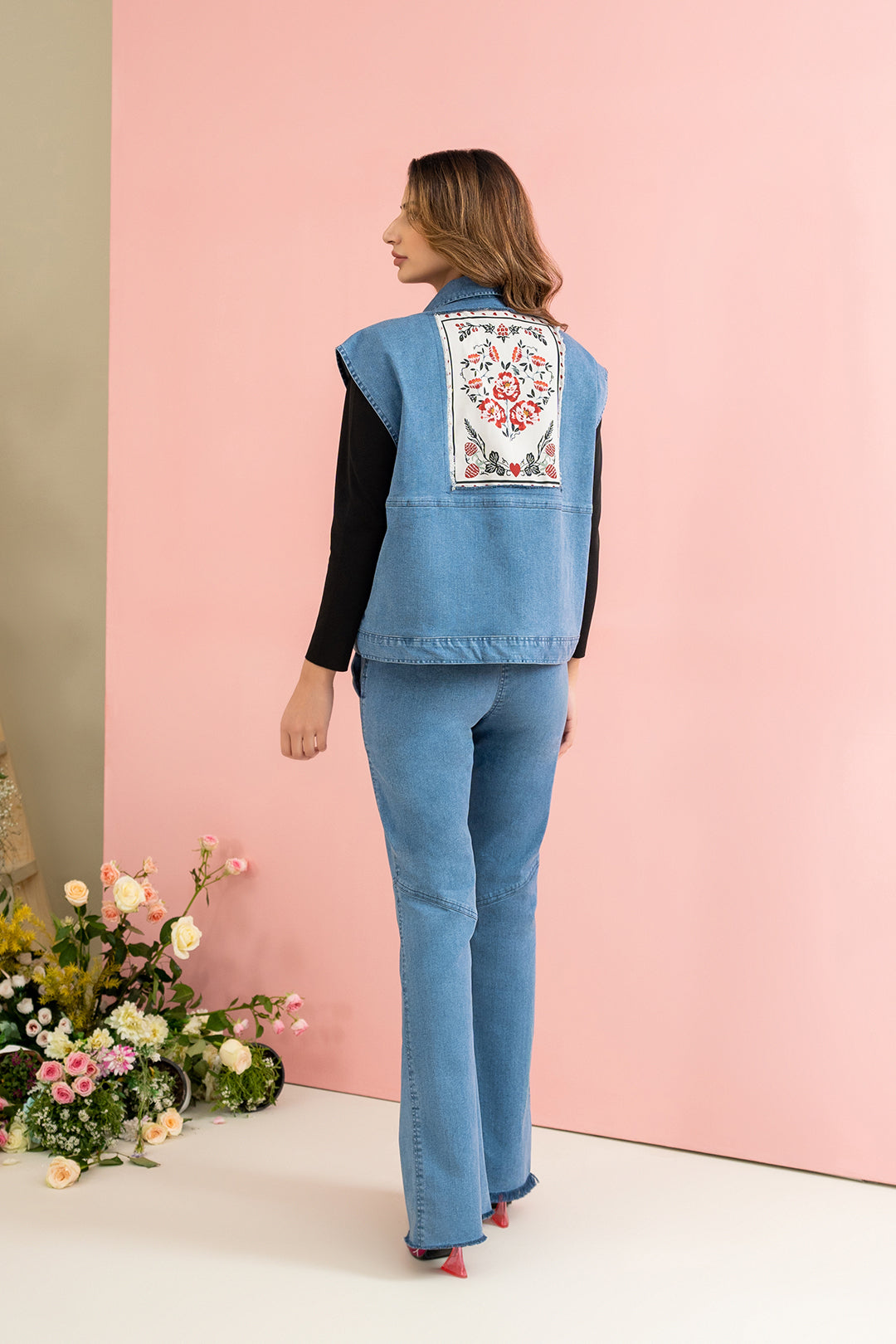 https://cdn.shopify.com/s/files/1/0611/8585/1568/files/W.FW24.057.T-4.jpg?v=1736335423