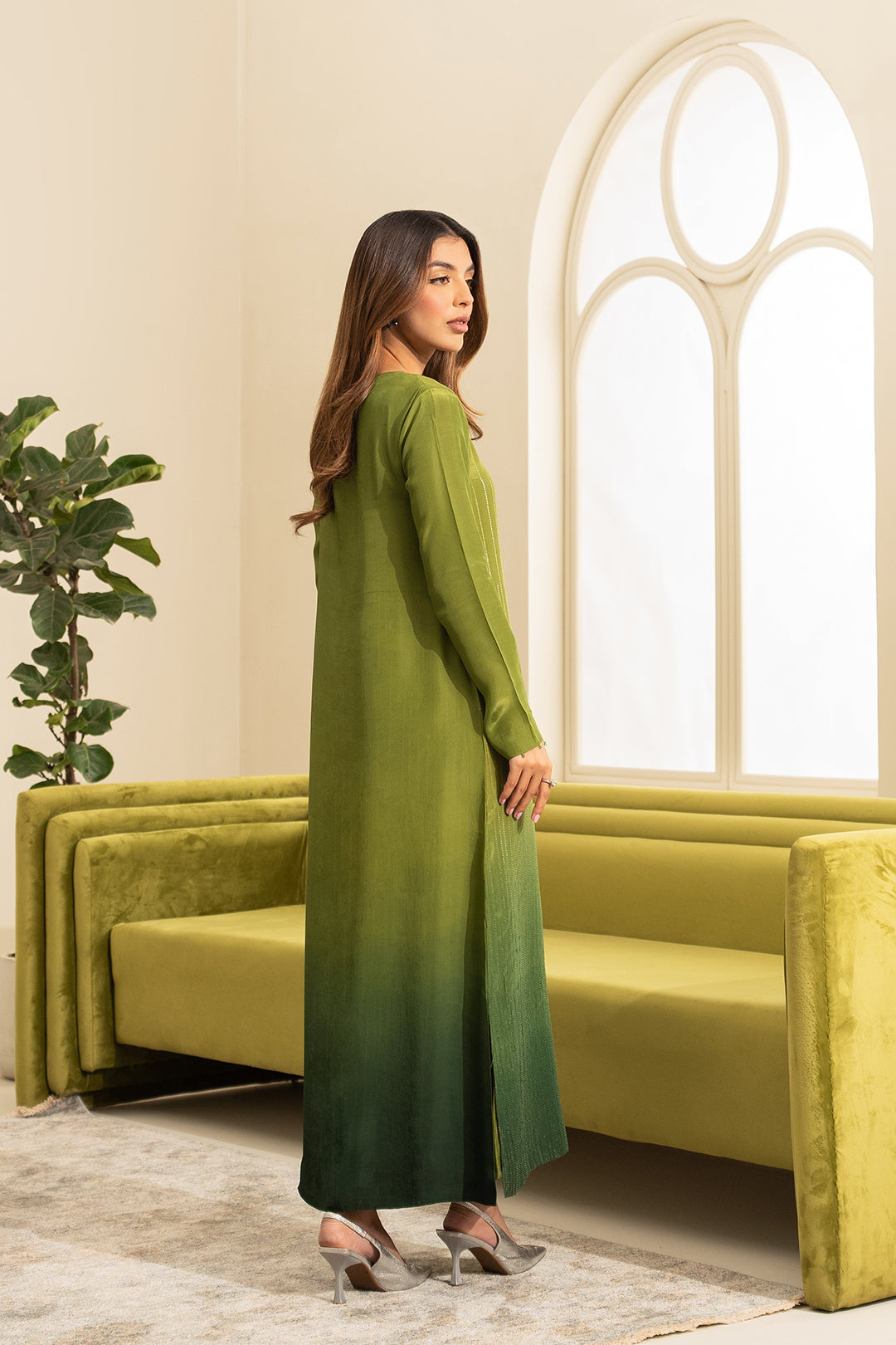 https://cdn.shopify.com/s/files/1/0611/8585/1568/files/W.FW24.065.T-4.jpg?v=1736335369