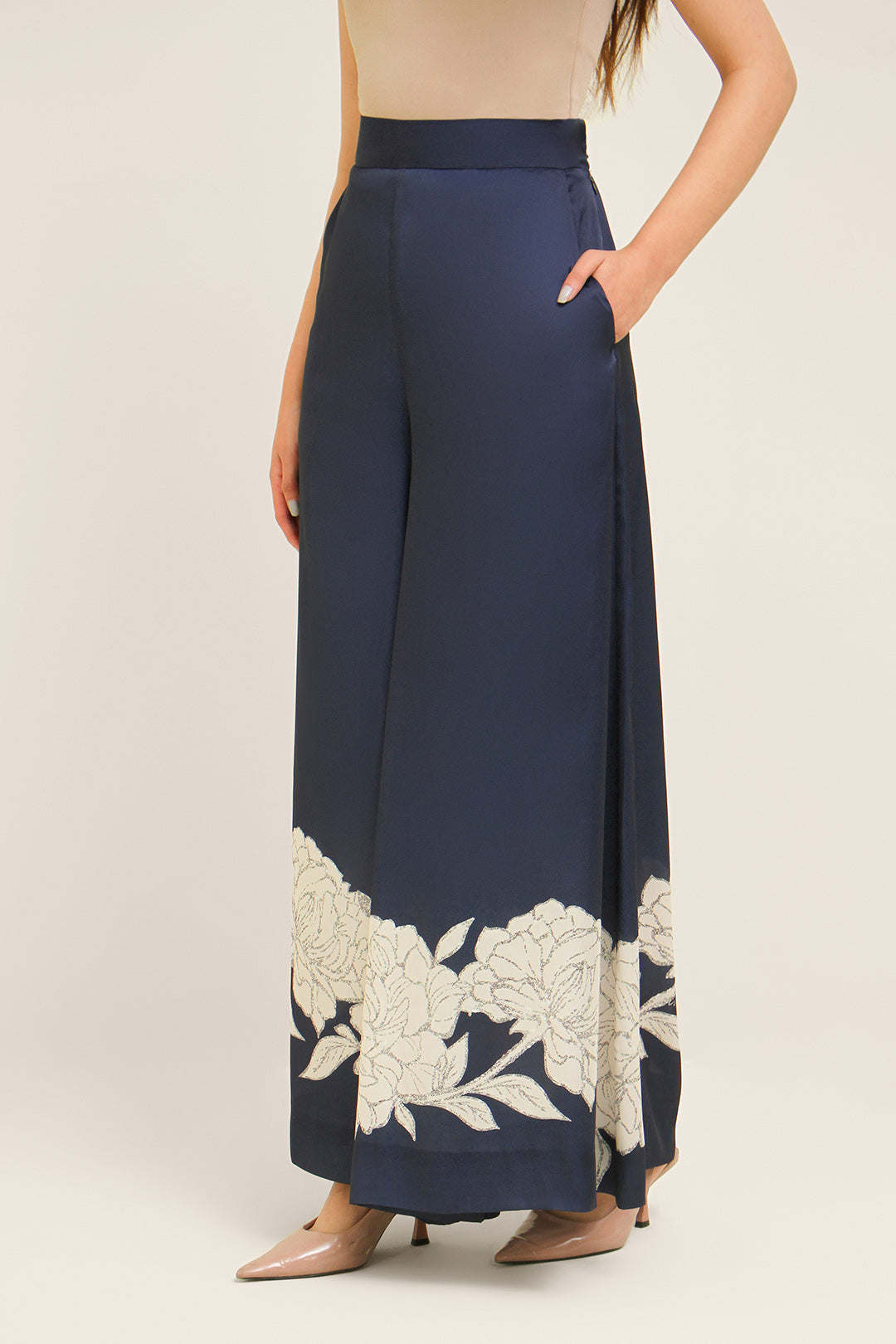 https://cdn.shopify.com/s/files/1/0611/8585/1568/files/W.FW24.073.P-1.jpg?v=1736335381