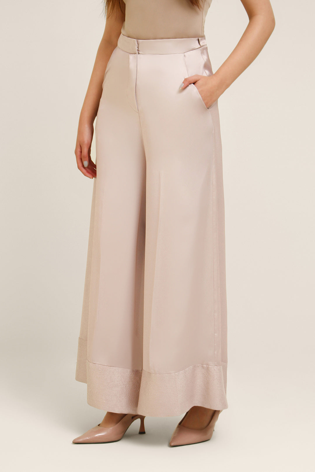 https://cdn.shopify.com/s/files/1/0611/8585/1568/files/W.FW24.075.P-1.jpg?v=1736335378