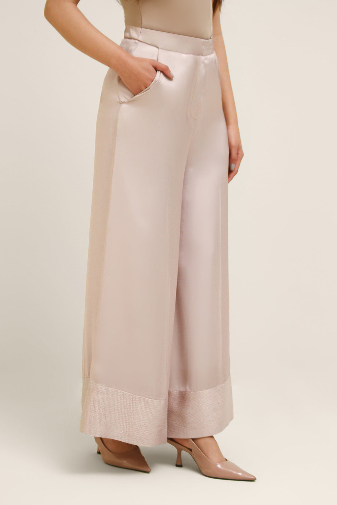 https://cdn.shopify.com/s/files/1/0611/8585/1568/files/W.FW24.075.P-2.jpg?v=1736335379