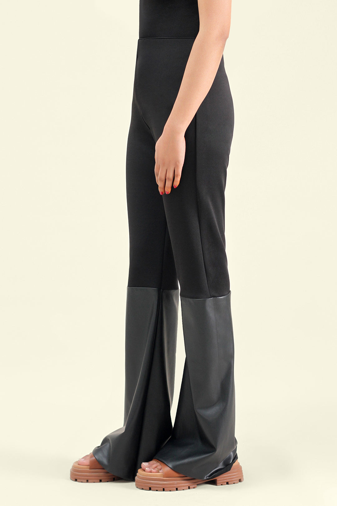 https://cdn.shopify.com/s/files/1/0611/8585/1568/files/W.FW24.087.P-1.jpg?v=1736335355