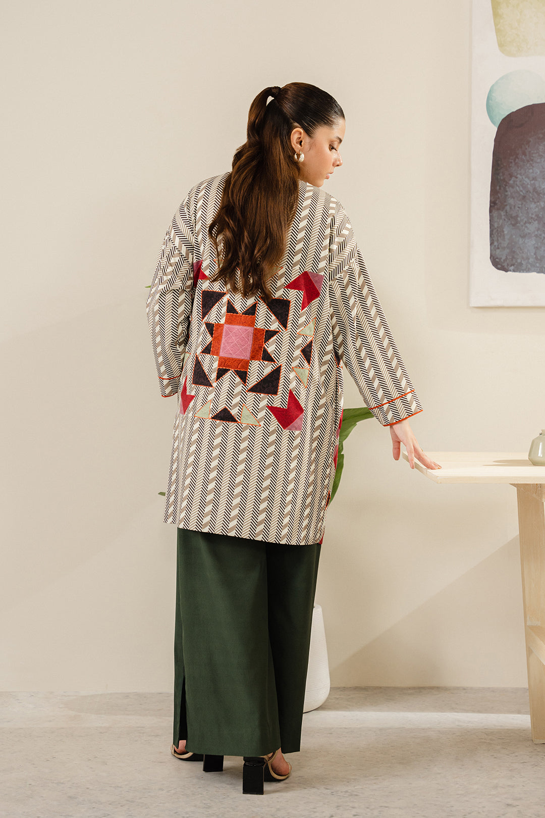 https://cdn.shopify.com/s/files/1/0611/8585/1568/files/W.FW24.091.T-4.jpg?v=1736334421