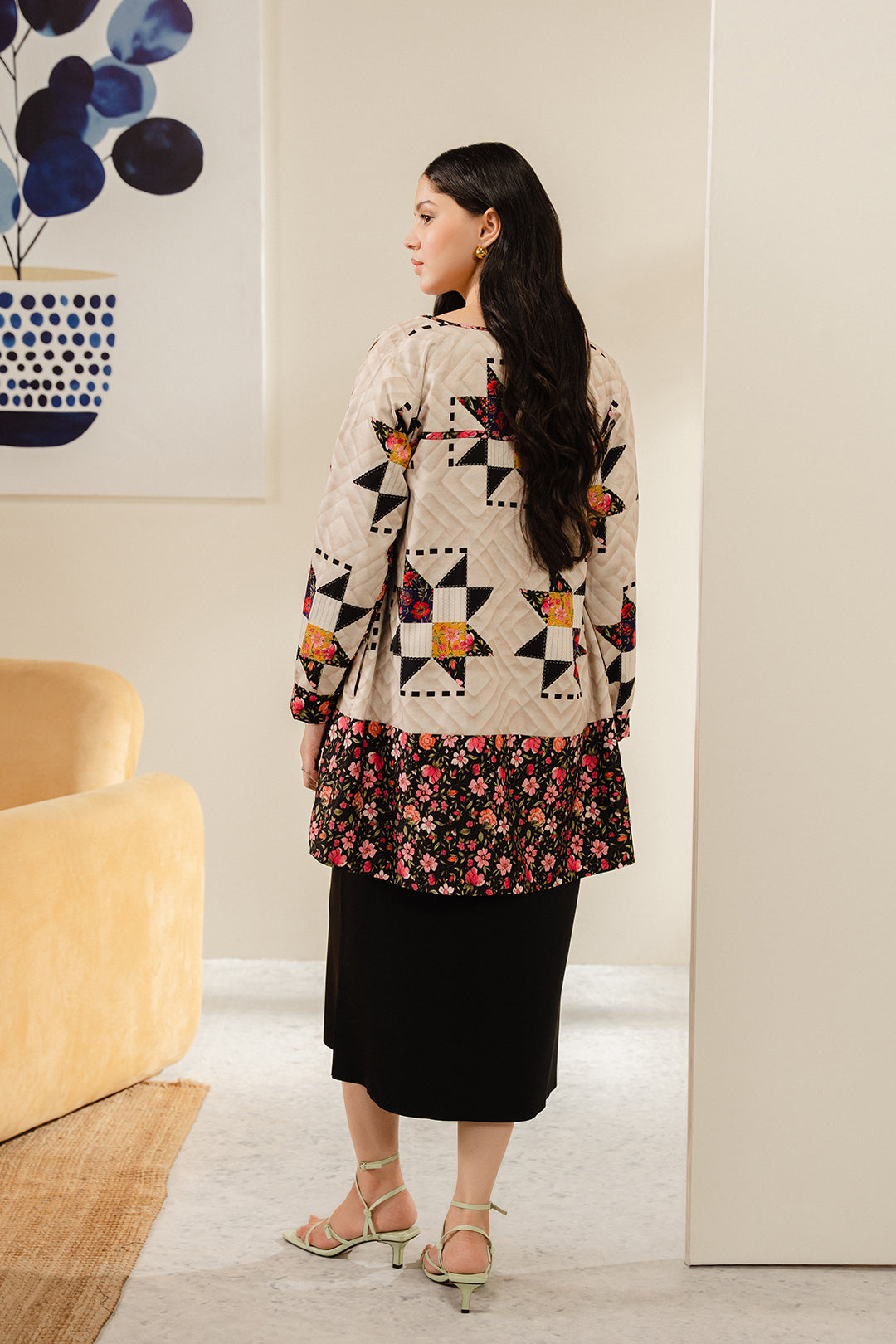 https://cdn.shopify.com/s/files/1/0611/8585/1568/files/W.FW24.093.T-4.jpg?v=1736334419