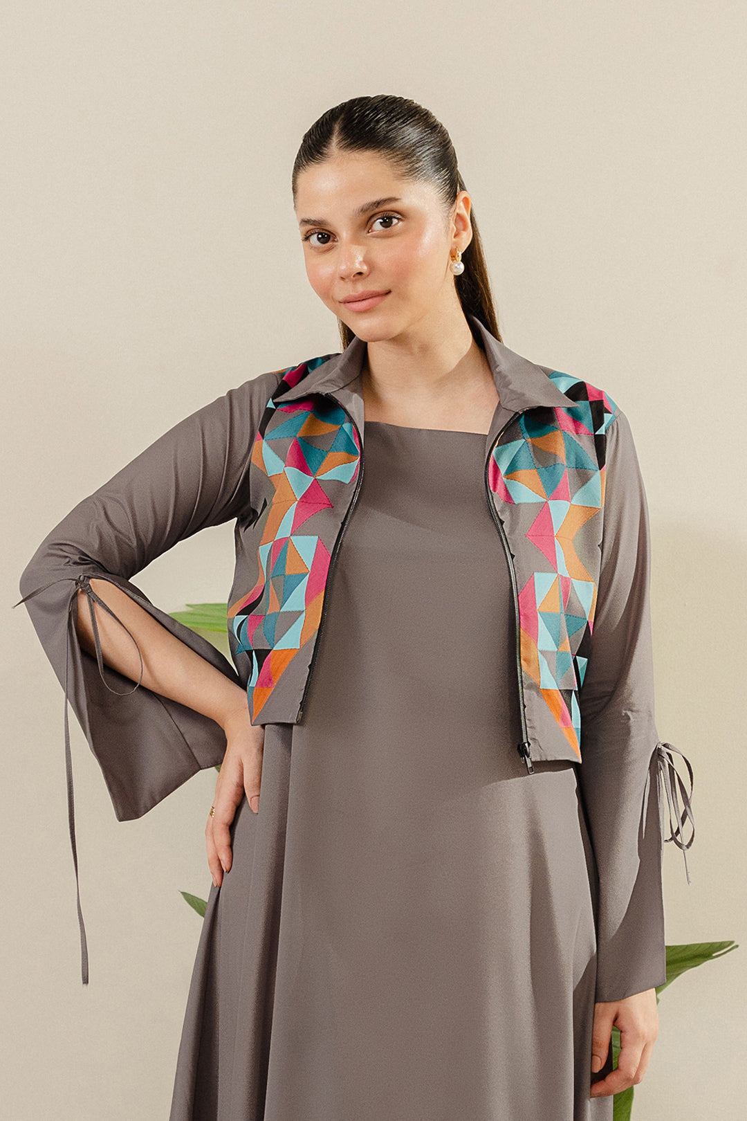 https://cdn.shopify.com/s/files/1/0611/8585/1568/files/W.FW24.094.T-1.jpg?v=1736334417