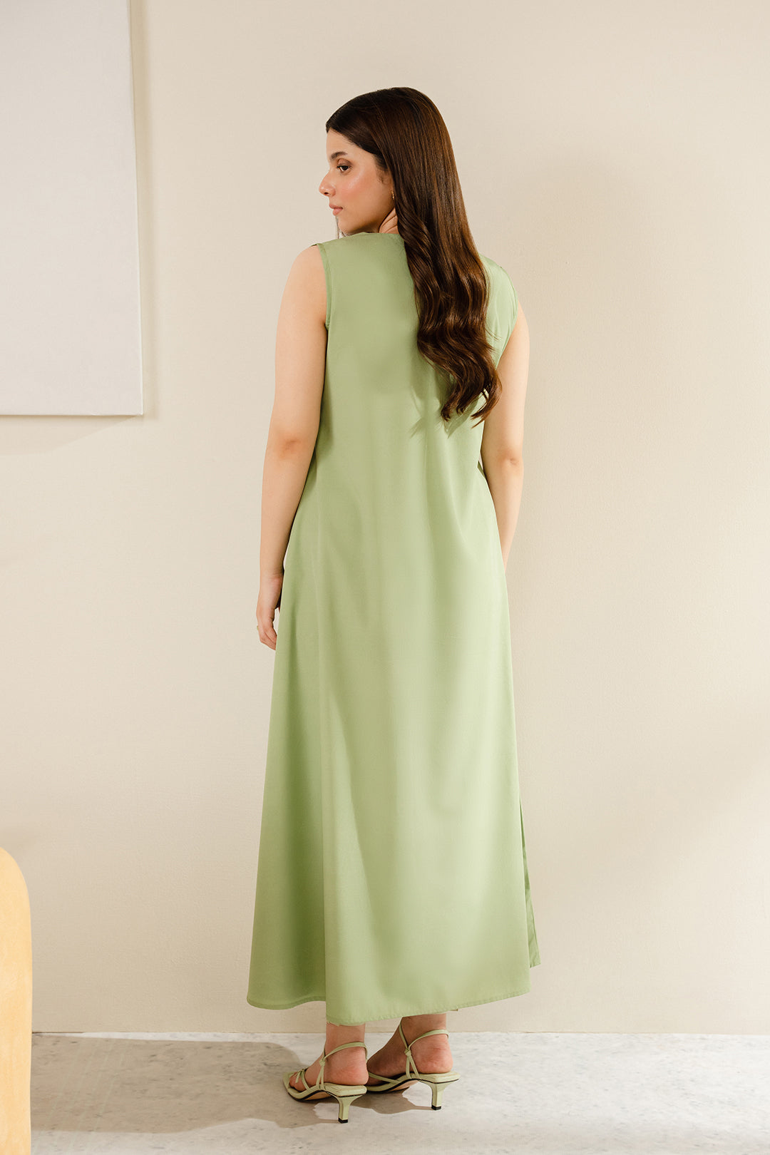 https://cdn.shopify.com/s/files/1/0611/8585/1568/files/W.FW24.102.T-4.jpg?v=1736334408