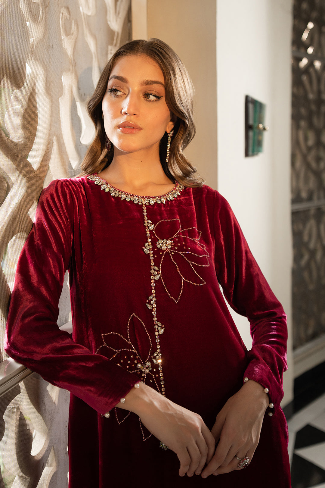 https://cdn.shopify.com/s/files/1/0611/8585/1568/files/W.FW24.110.T-2.jpg?v=1736334379