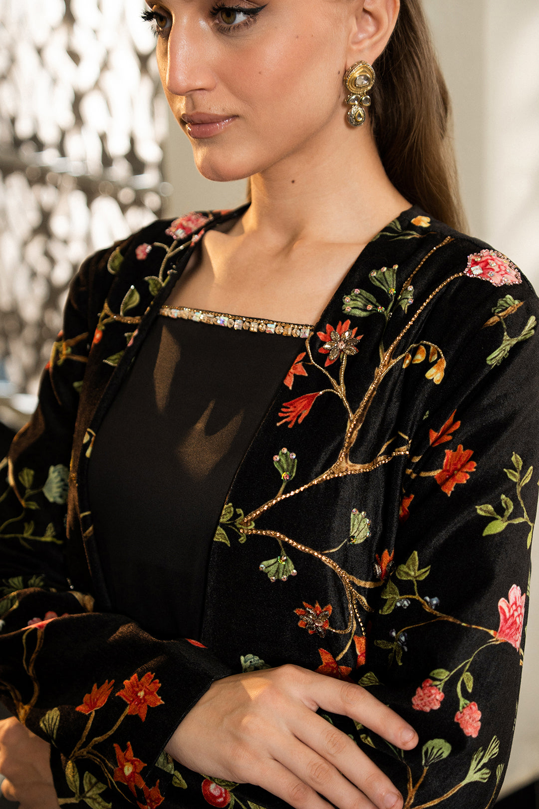 https://cdn.shopify.com/s/files/1/0611/8585/1568/files/W.FW24.117.T-2.jpg?v=1736334370