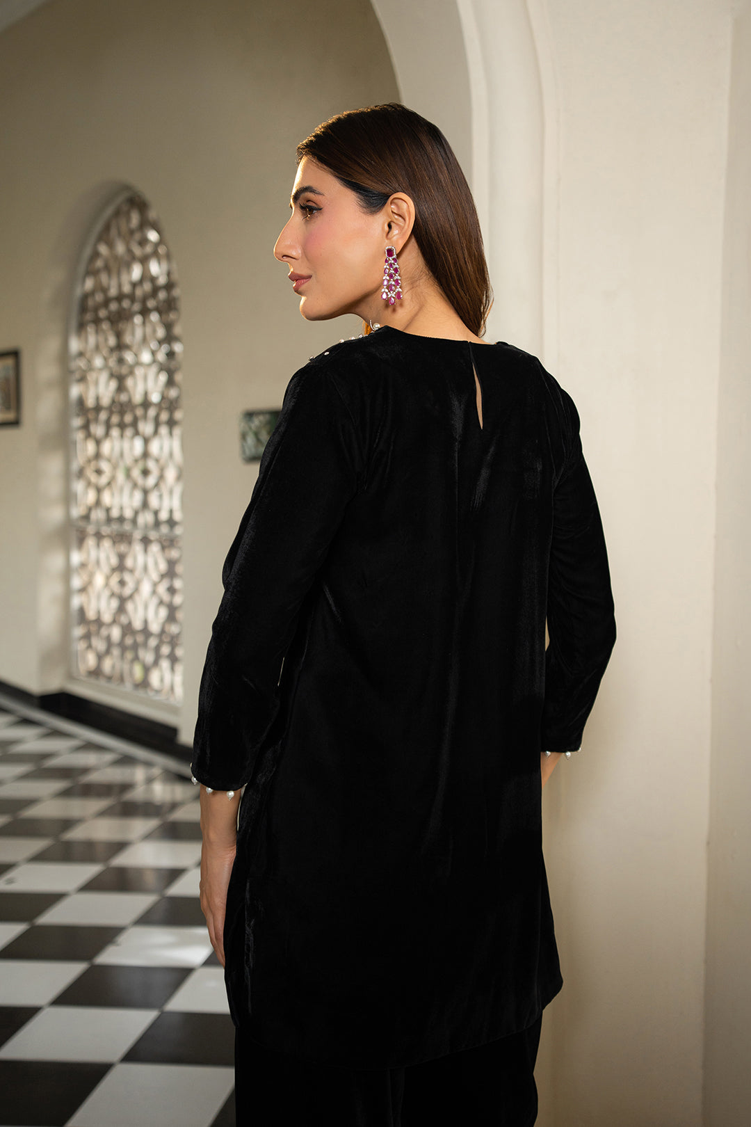 https://cdn.shopify.com/s/files/1/0611/8585/1568/files/W.FW24.121.T-4.jpg?v=1736334367