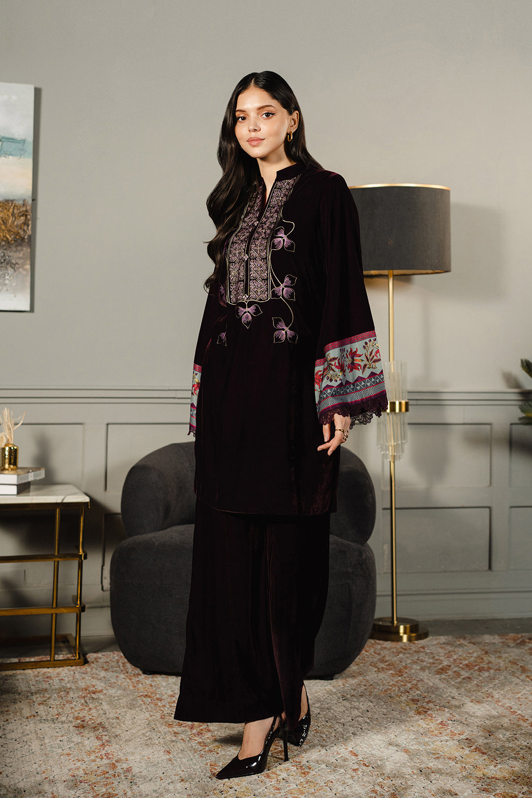 https://cdn.shopify.com/s/files/1/0611/8585/1568/files/W.FW24.191.T-1.jpg?v=1736334319