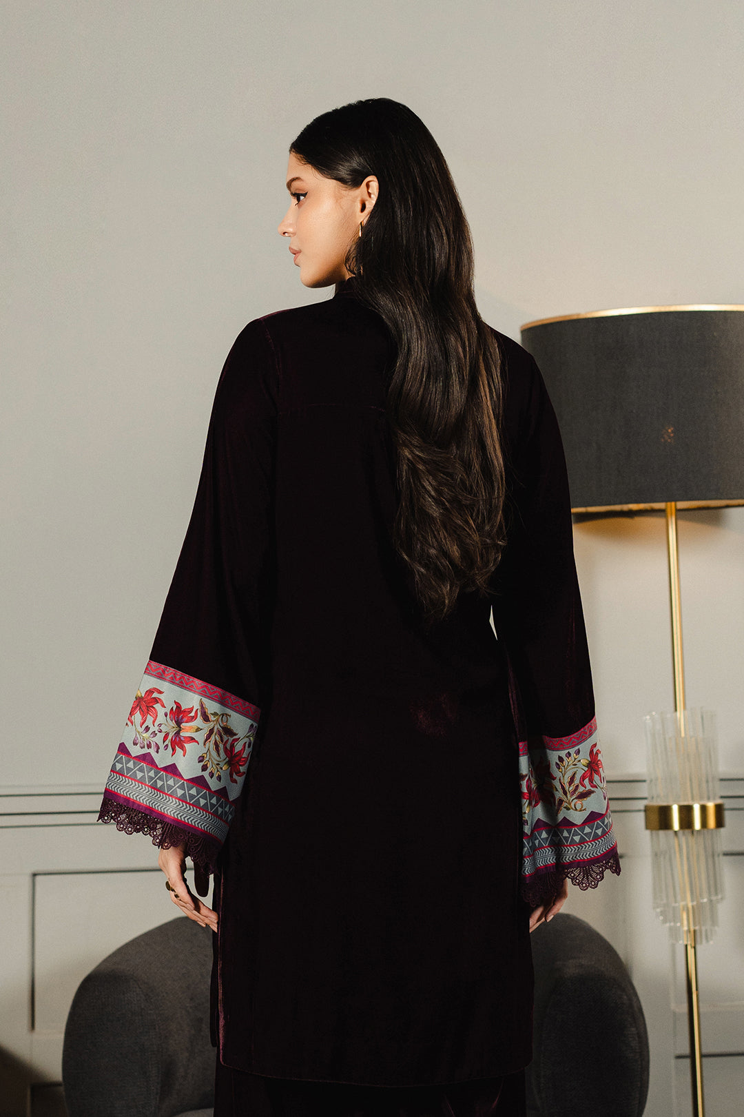 https://cdn.shopify.com/s/files/1/0611/8585/1568/files/W.FW24.191.T-4.jpg?v=1736334319