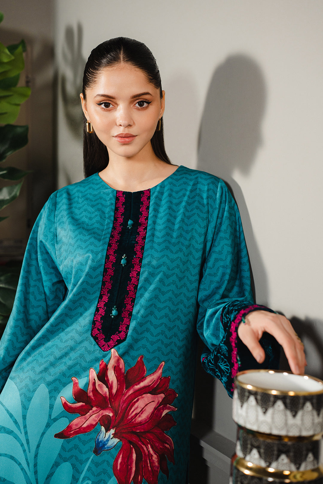https://cdn.shopify.com/s/files/1/0611/8585/1568/files/W.FW24.192.T-2.jpg?v=1736334318