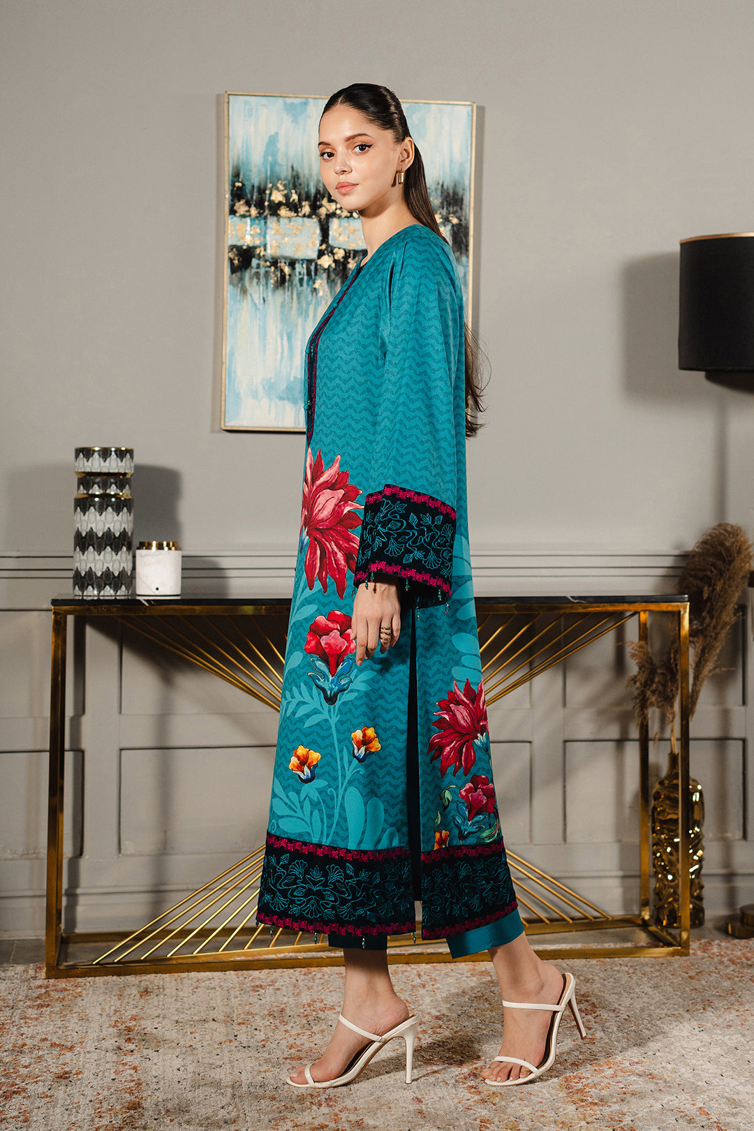 https://cdn.shopify.com/s/files/1/0611/8585/1568/files/W.FW24.192.T-3.jpg?v=1736334318