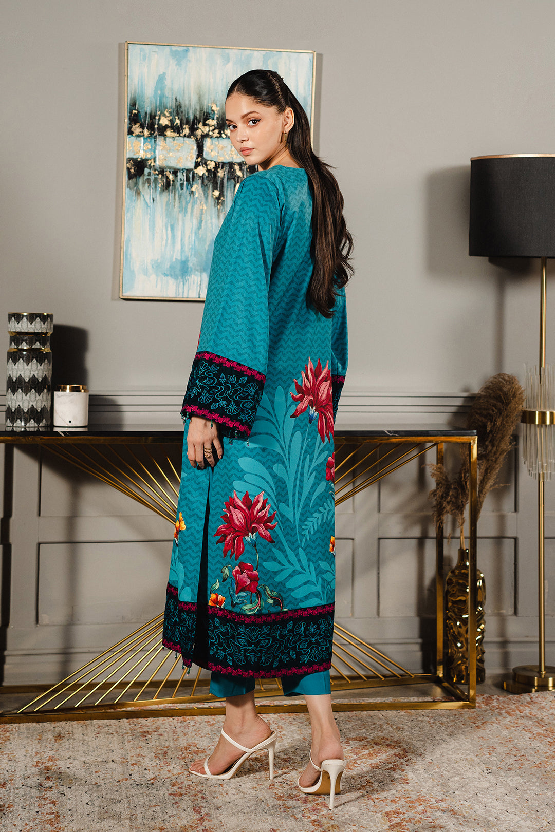 https://cdn.shopify.com/s/files/1/0611/8585/1568/files/W.FW24.192.T-4.jpg?v=1736334318