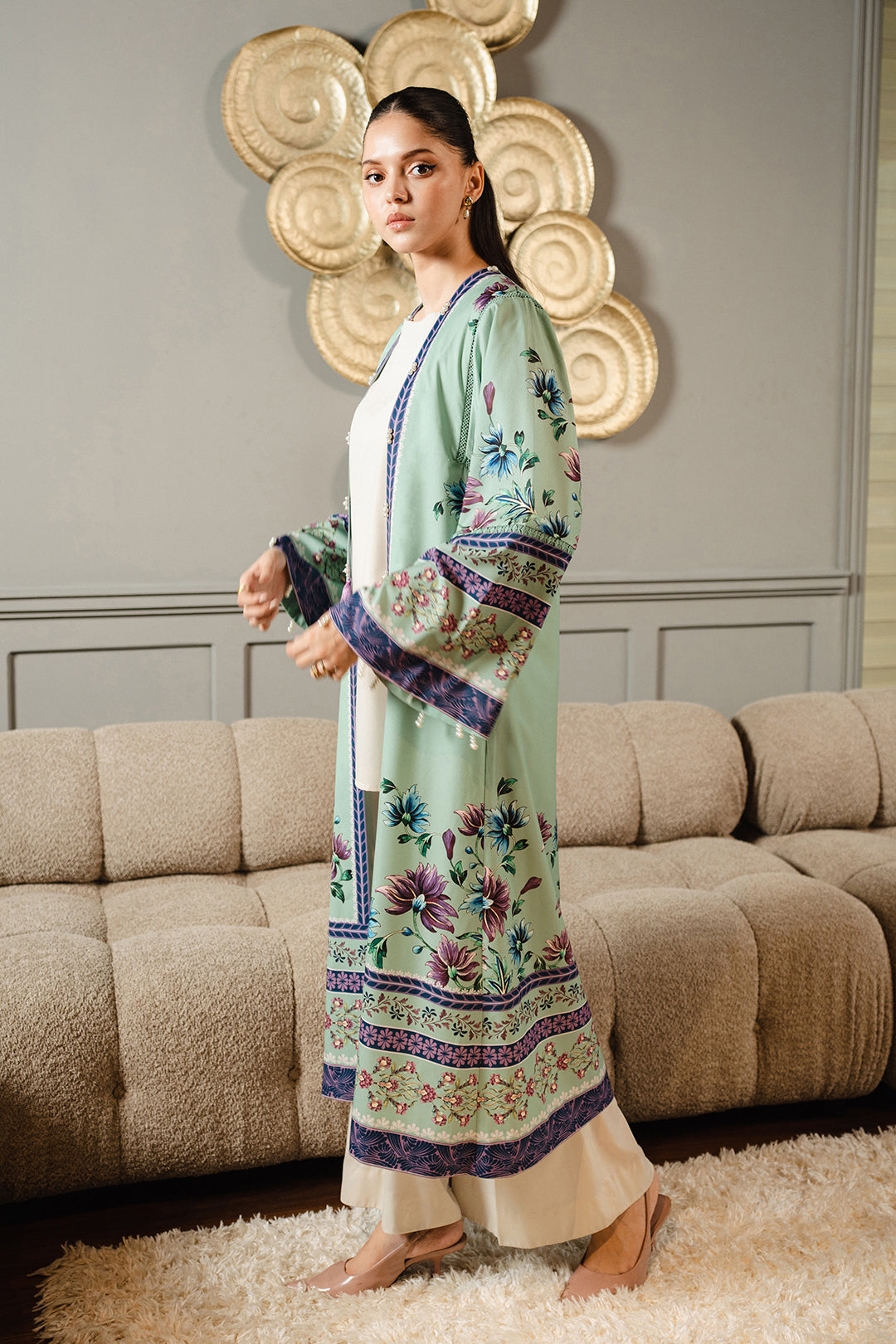 https://cdn.shopify.com/s/files/1/0611/8585/1568/files/W.FW24.194.T-3.jpg?v=1736334315