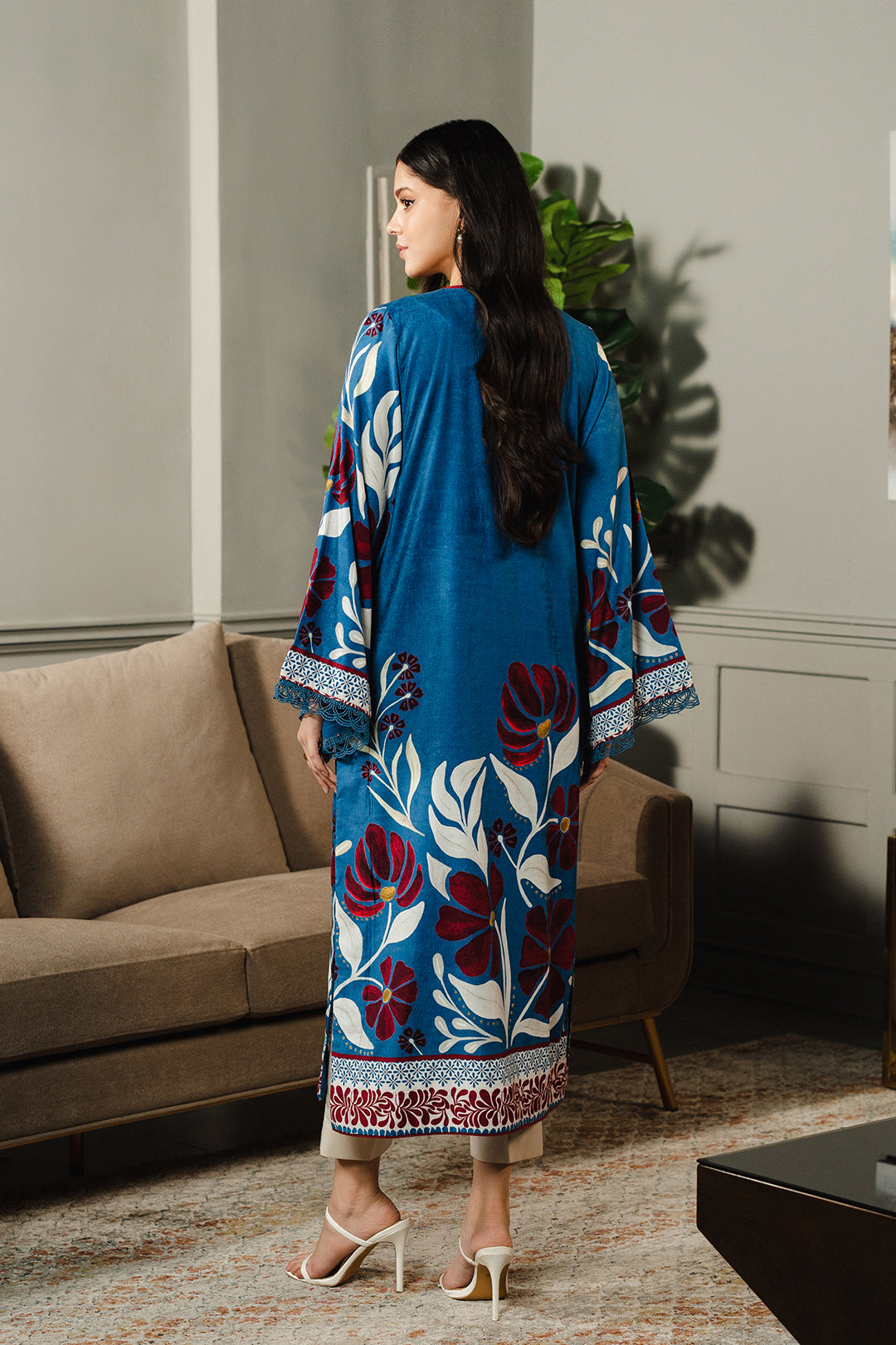 https://cdn.shopify.com/s/files/1/0611/8585/1568/files/W.FW24.197.T-4.jpg?v=1736334312
