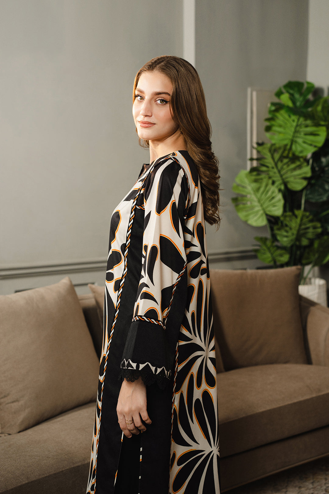 https://cdn.shopify.com/s/files/1/0611/8585/1568/files/W.FW24.198.T-3.jpg?v=1736334310
