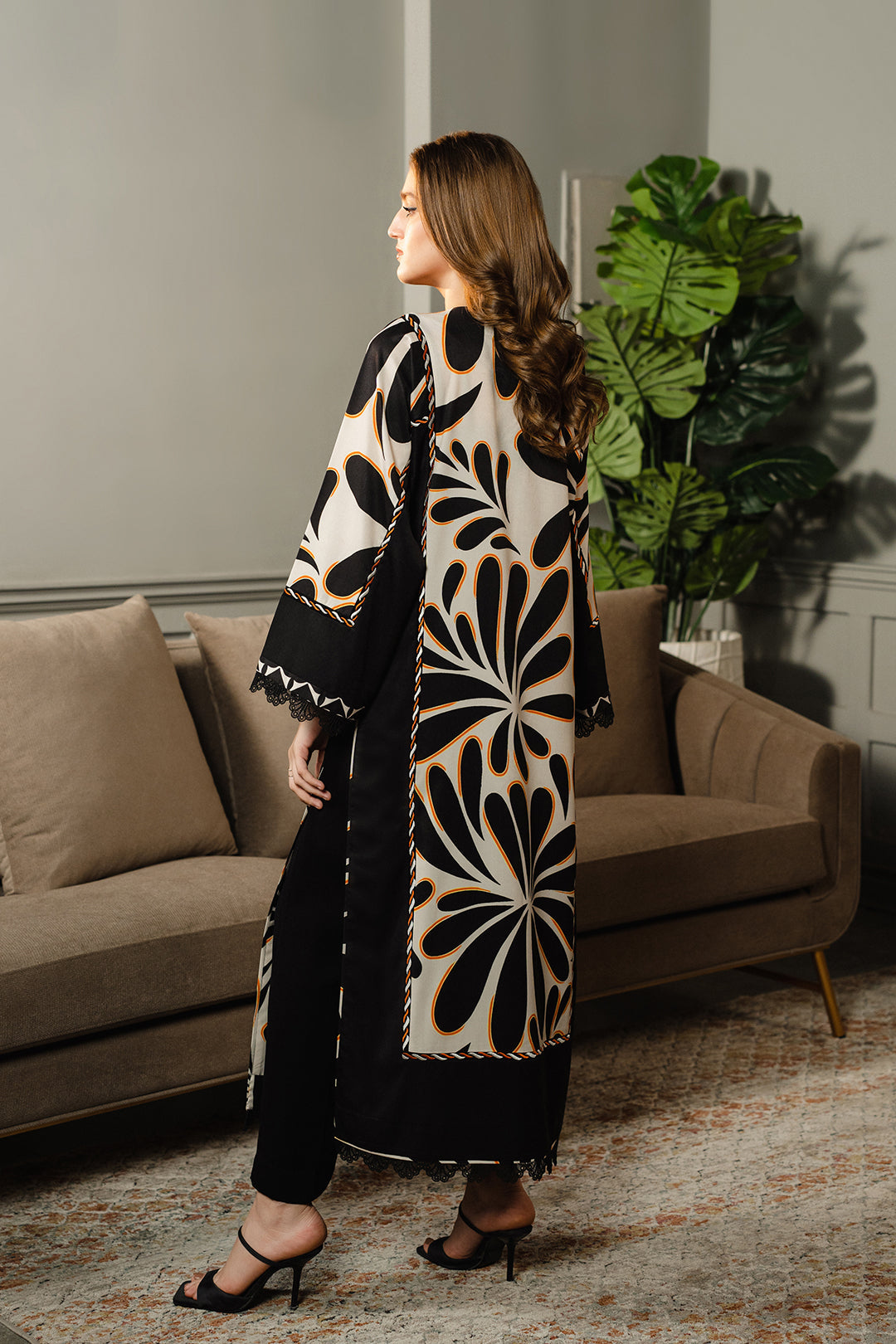 https://cdn.shopify.com/s/files/1/0611/8585/1568/files/W.FW24.198.T-4.jpg?v=1736334310