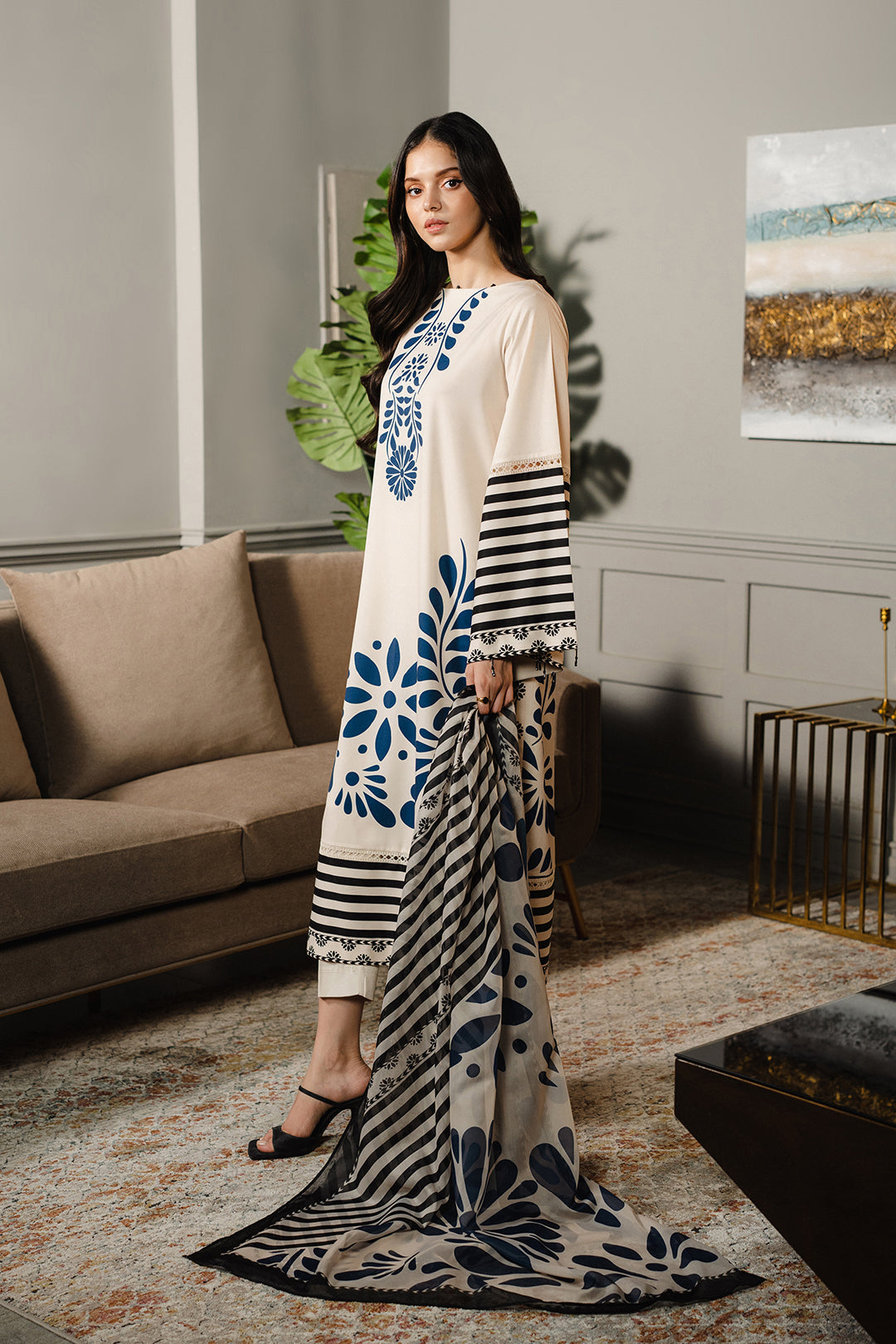 https://cdn.shopify.com/s/files/1/0611/8585/1568/files/W.FW24.203.T-3.jpg?v=1736334331