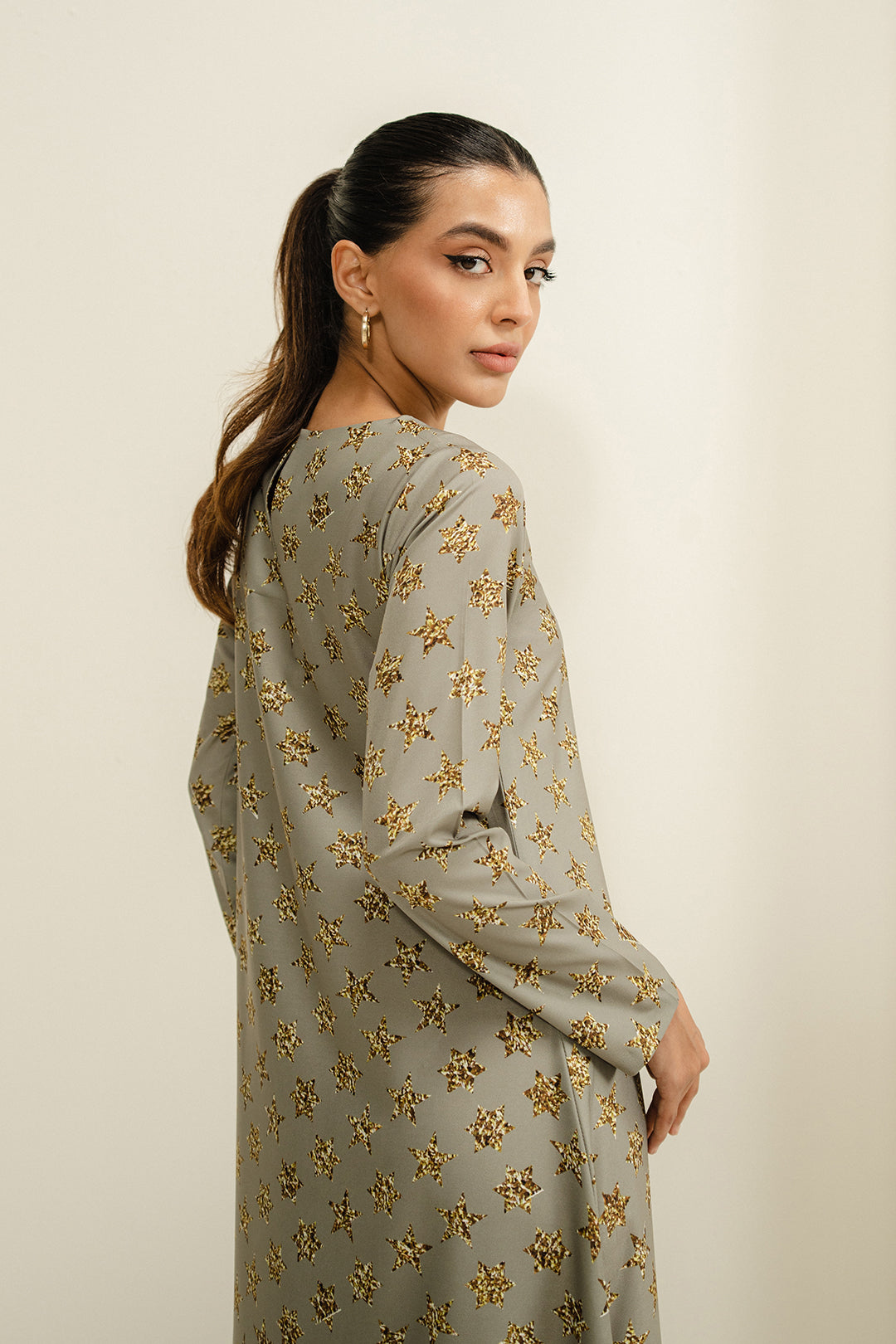 https://cdn.shopify.com/s/files/1/0611/8585/1568/files/W.FW24.209.T-2.jpg?v=1736334356