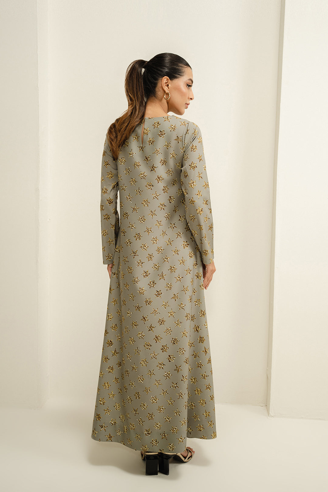 https://cdn.shopify.com/s/files/1/0611/8585/1568/files/W.FW24.209.T-4.jpg?v=1736334356
