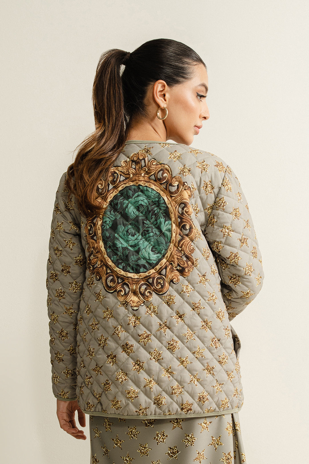 https://cdn.shopify.com/s/files/1/0611/8585/1568/files/W.FW24.210.T-2.jpg?v=1736334354