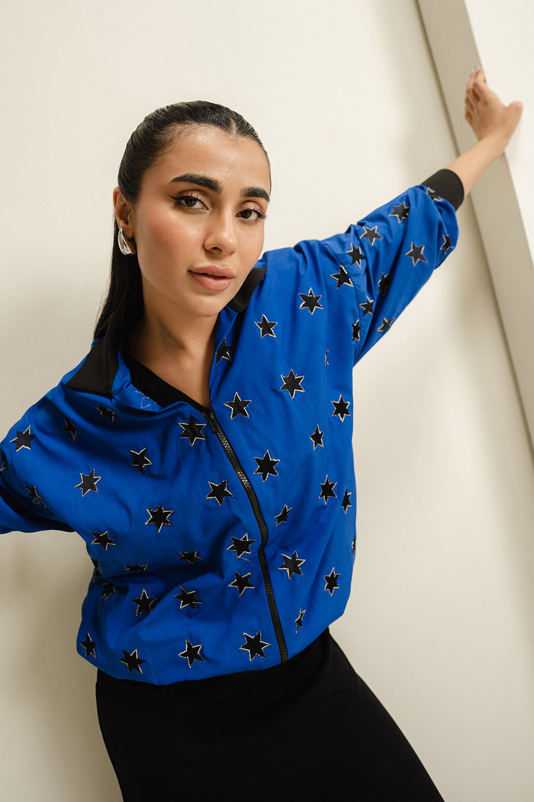 https://cdn.shopify.com/s/files/1/0611/8585/1568/files/W.FW24.215.T-2.jpg?v=1736334350