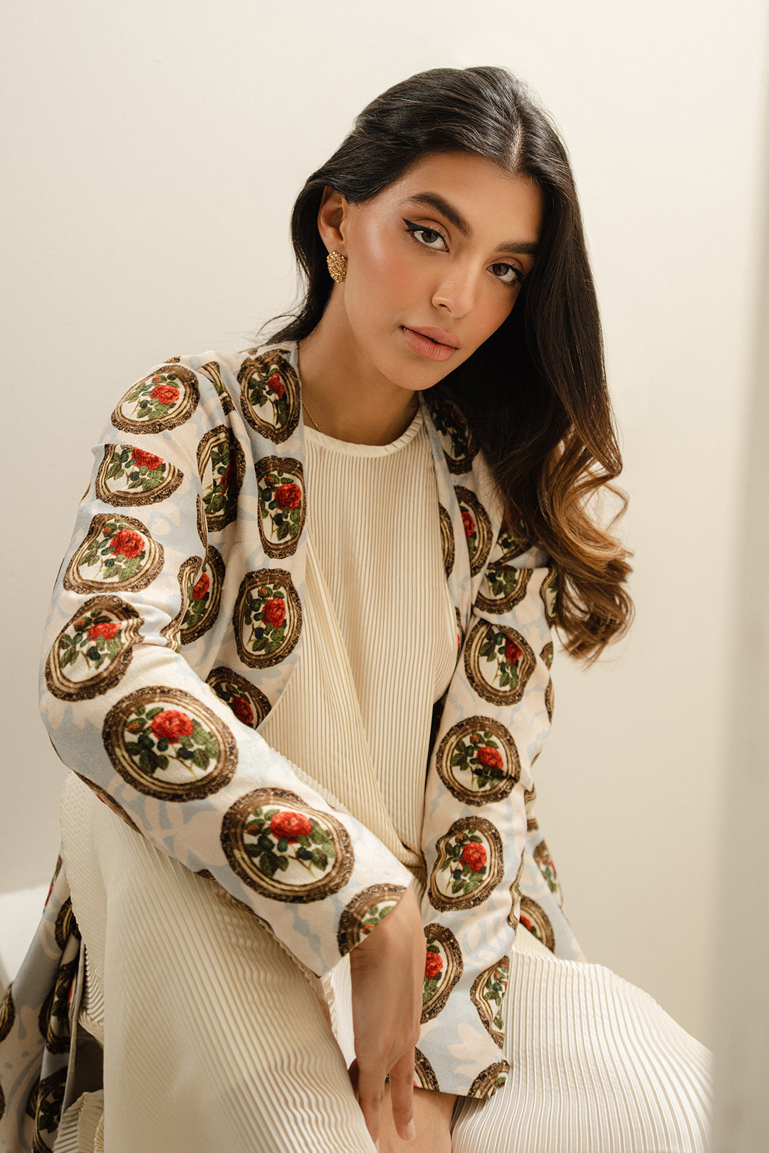 https://cdn.shopify.com/s/files/1/0611/8585/1568/files/W.FW24.224.T-2.jpg?v=1736334337