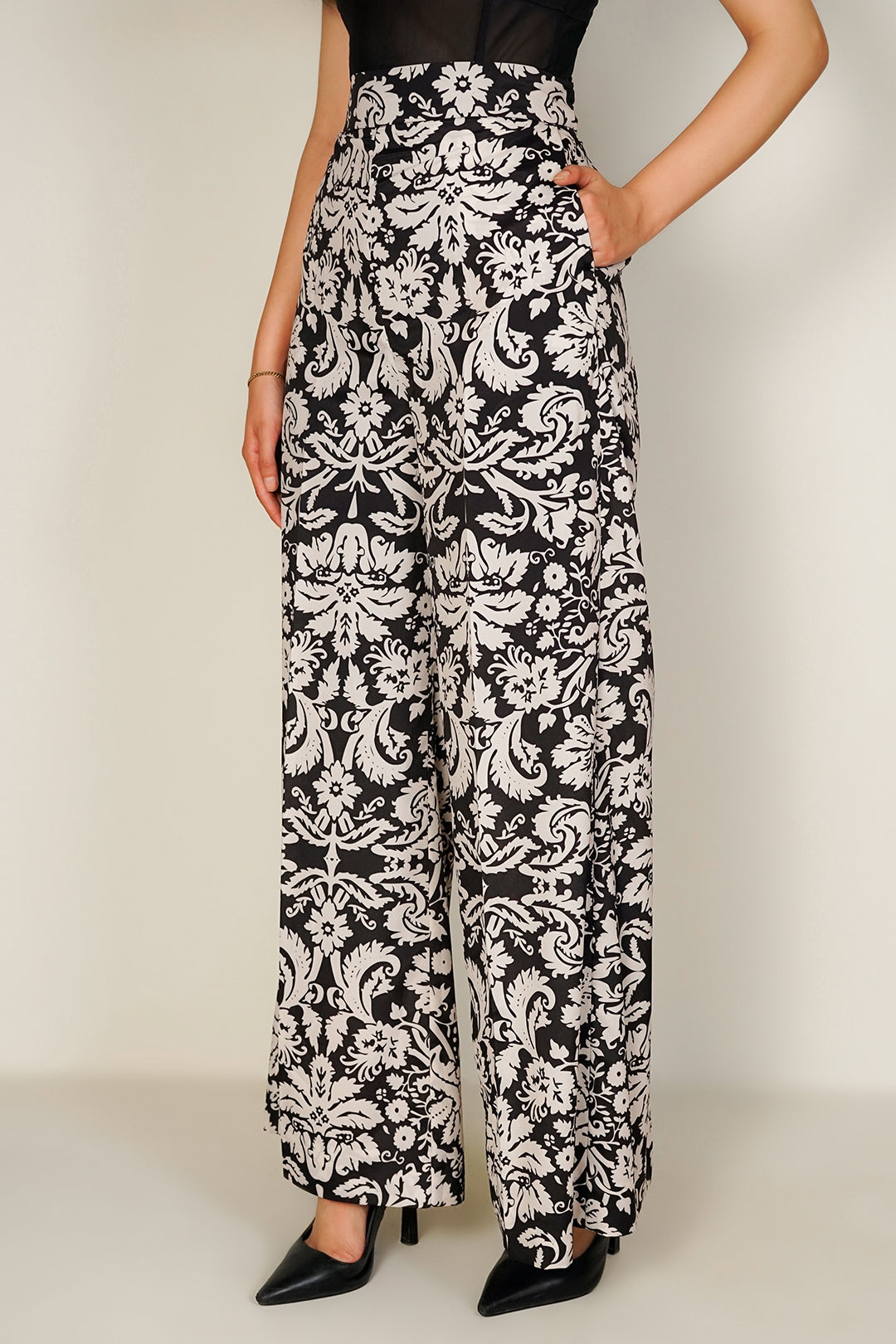 https://cdn.shopify.com/s/files/1/0611/8585/1568/files/W.FW24.229.P-1.jpg?v=1736334364