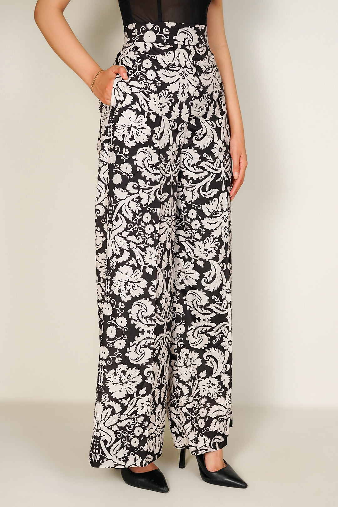 https://cdn.shopify.com/s/files/1/0611/8585/1568/files/W.FW24.229.P-2.jpg?v=1736334364