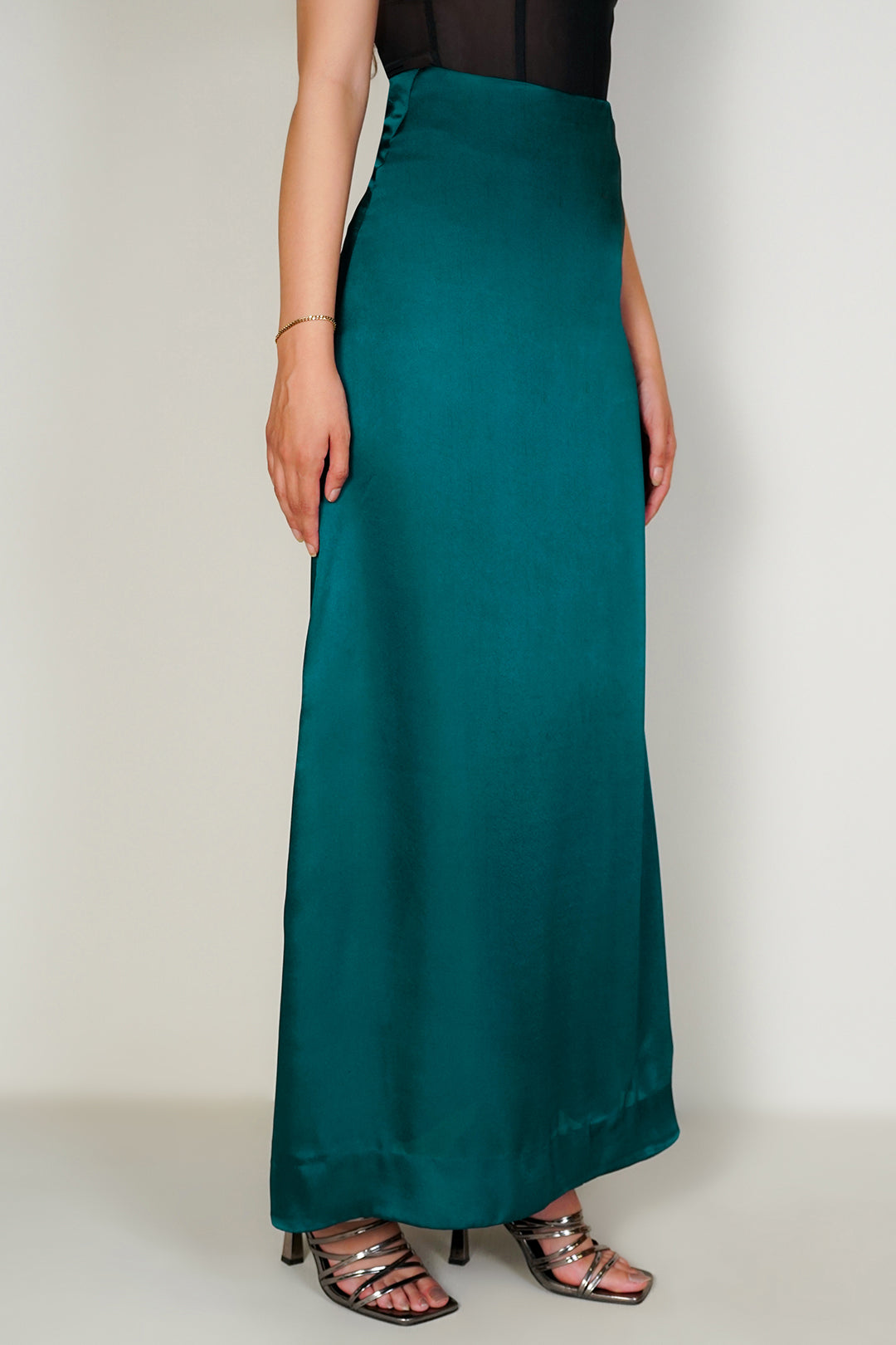 https://cdn.shopify.com/s/files/1/0611/8585/1568/files/W.FW24.230.P-1.jpg?v=1736334363