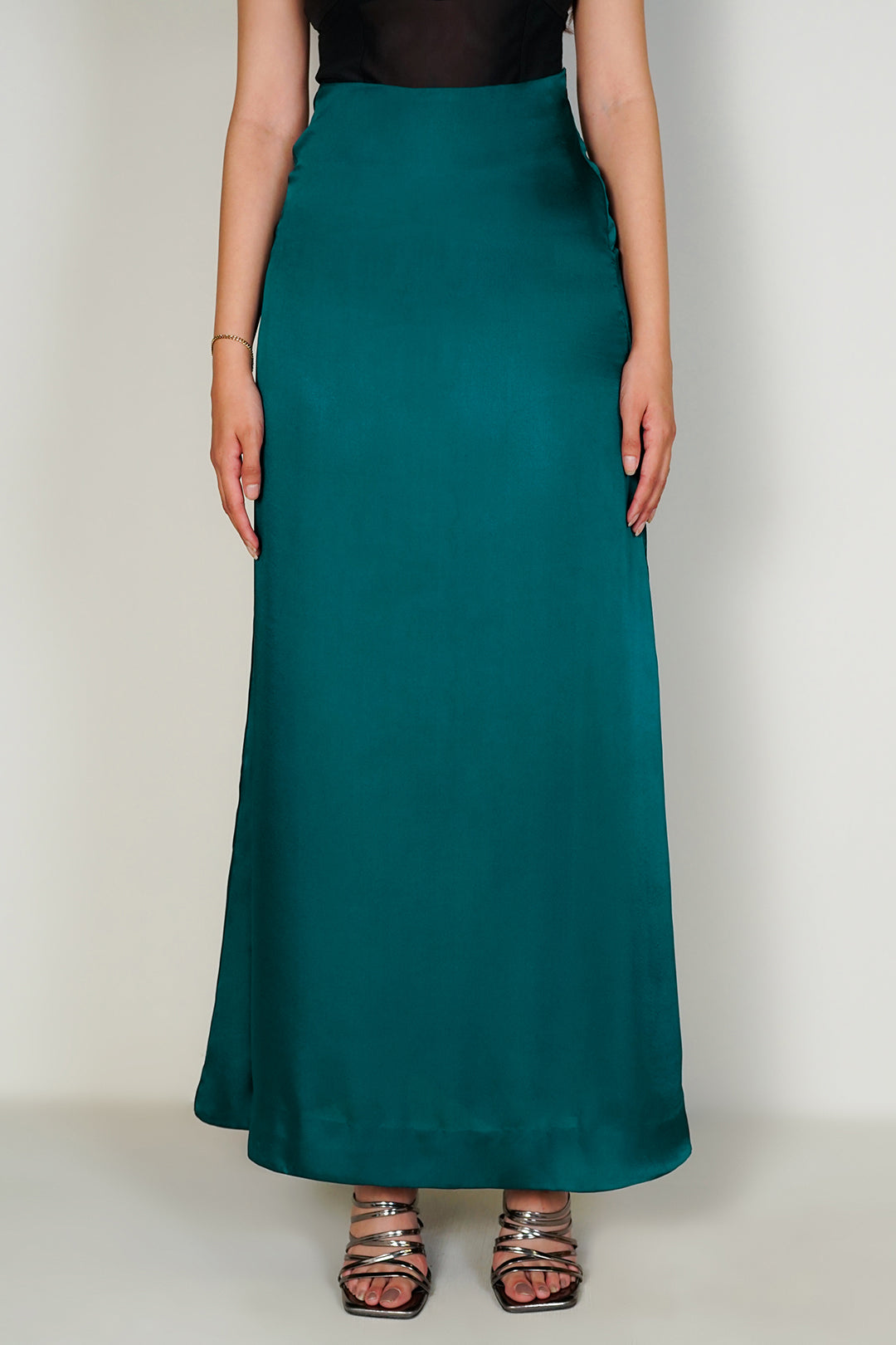 https://cdn.shopify.com/s/files/1/0611/8585/1568/files/W.FW24.230.P-4.jpg?v=1736334363