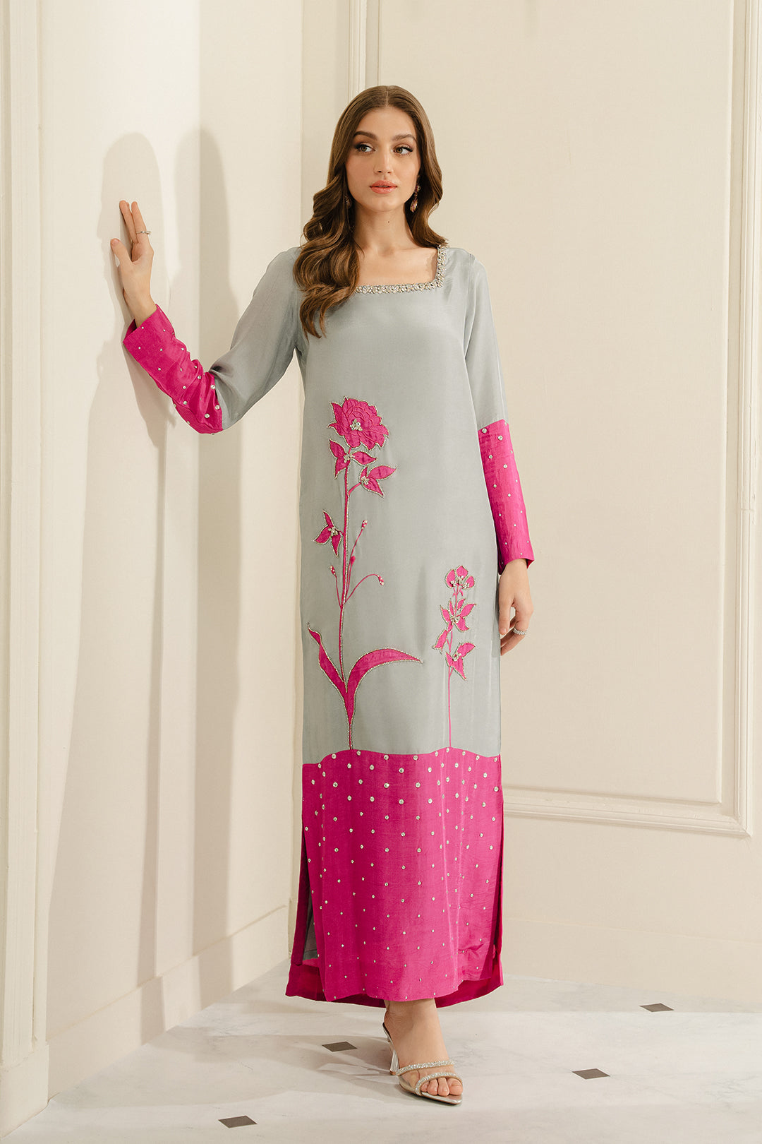 https://cdn.shopify.com/s/files/1/0611/8585/1568/files/W.FW24.240.T-1.jpg?v=1736334260