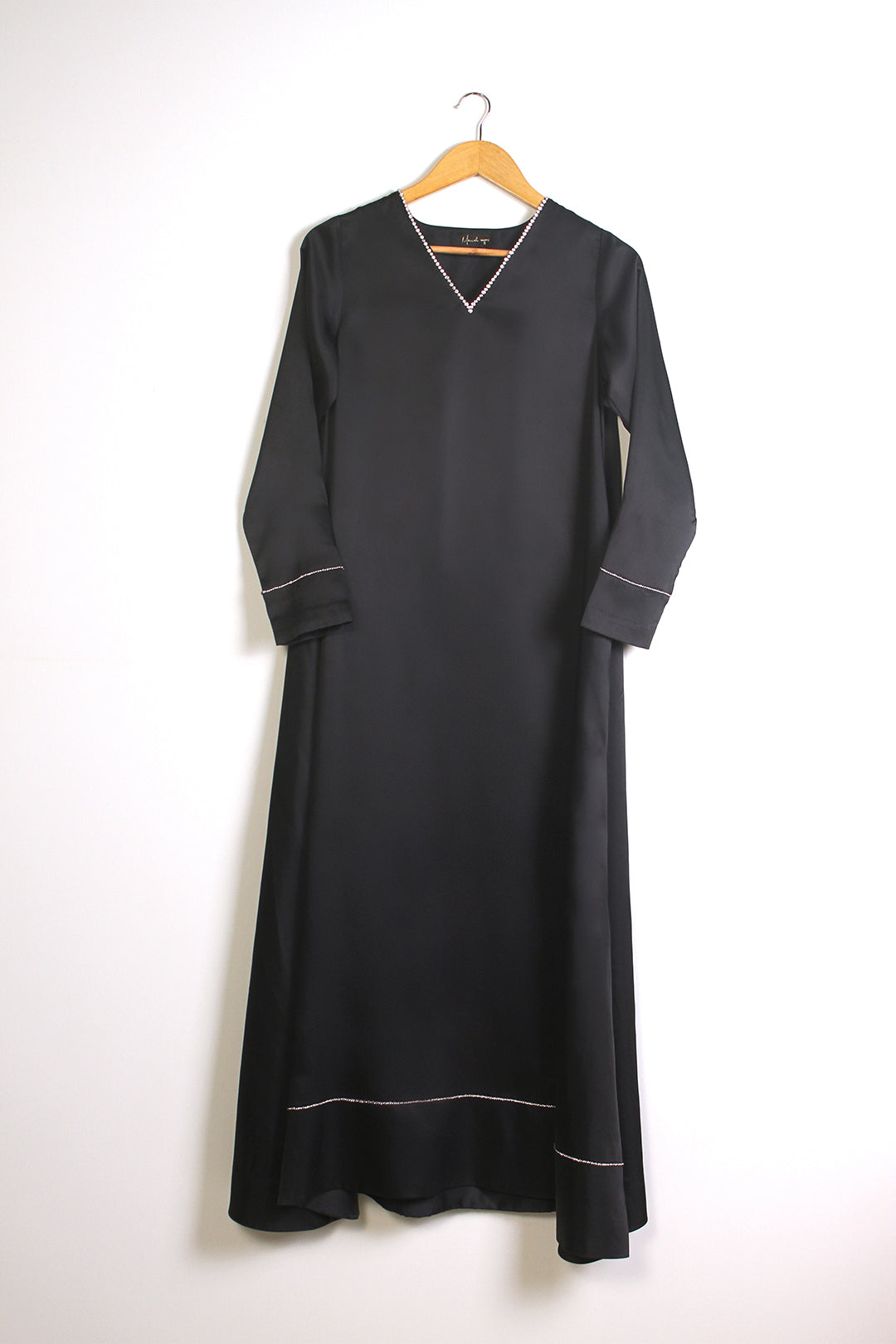 https://cdn.shopify.com/s/files/1/0611/8585/1568/files/W.FW24.246.T-1.jpg?v=1736334254