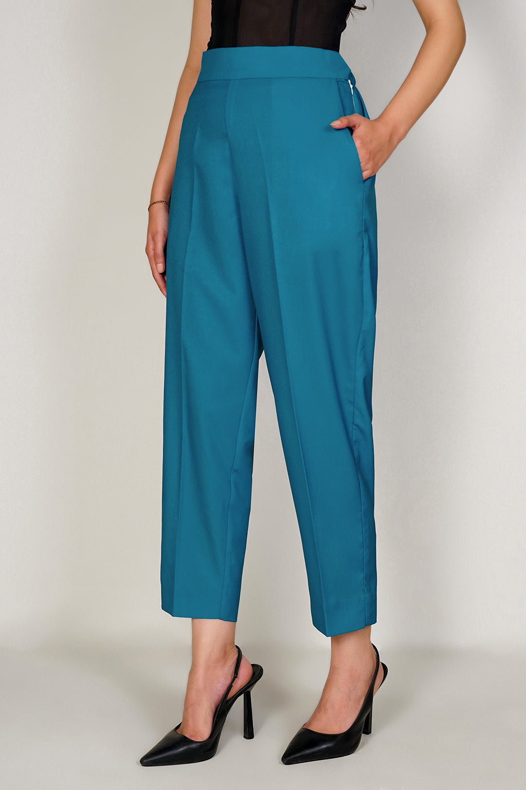https://cdn.shopify.com/s/files/1/0611/8585/1568/files/W.FW24.250.P-1.jpg?v=1736334322
