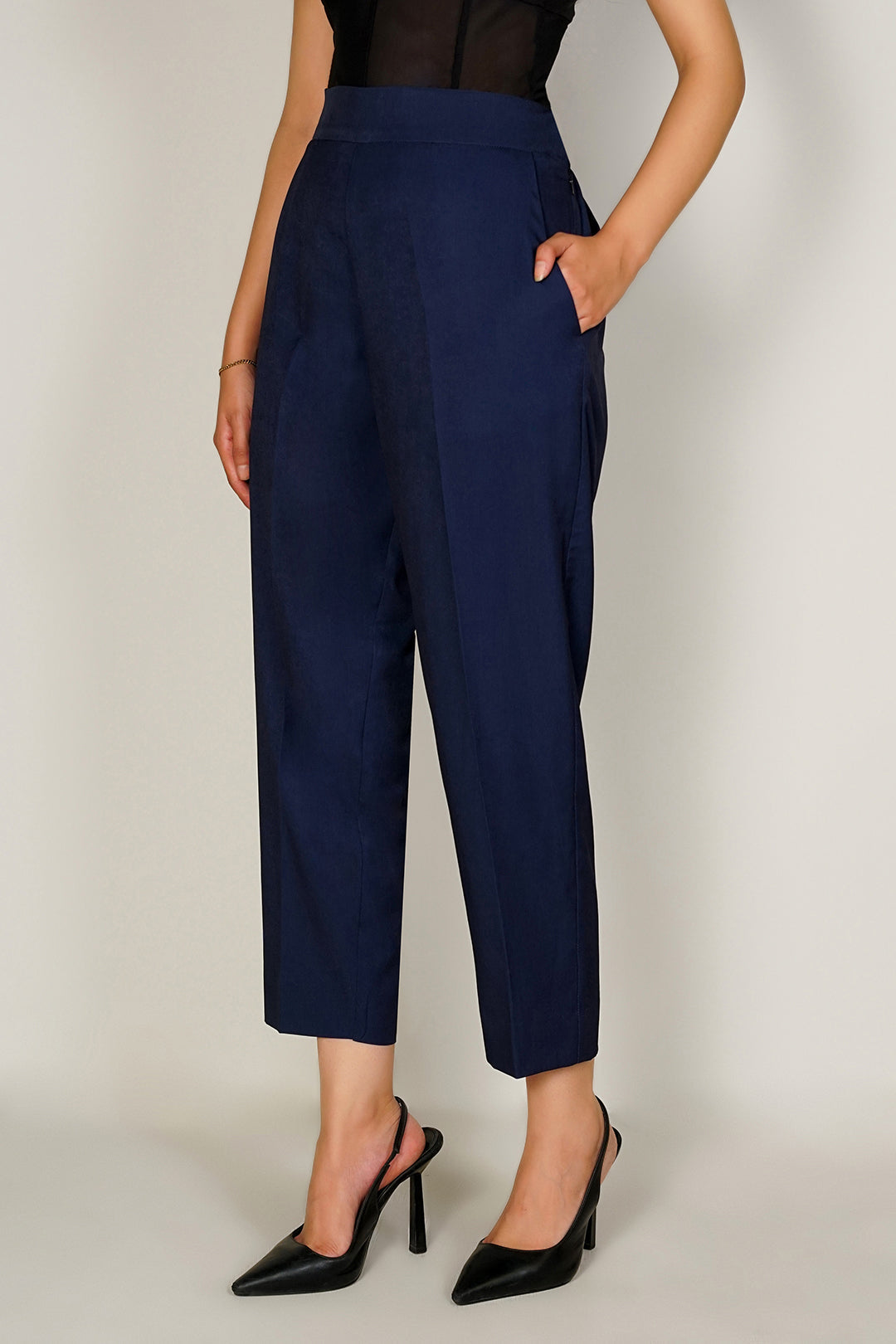 https://cdn.shopify.com/s/files/1/0611/8585/1568/files/W.FW24.251.P-1.jpg?v=1736334321