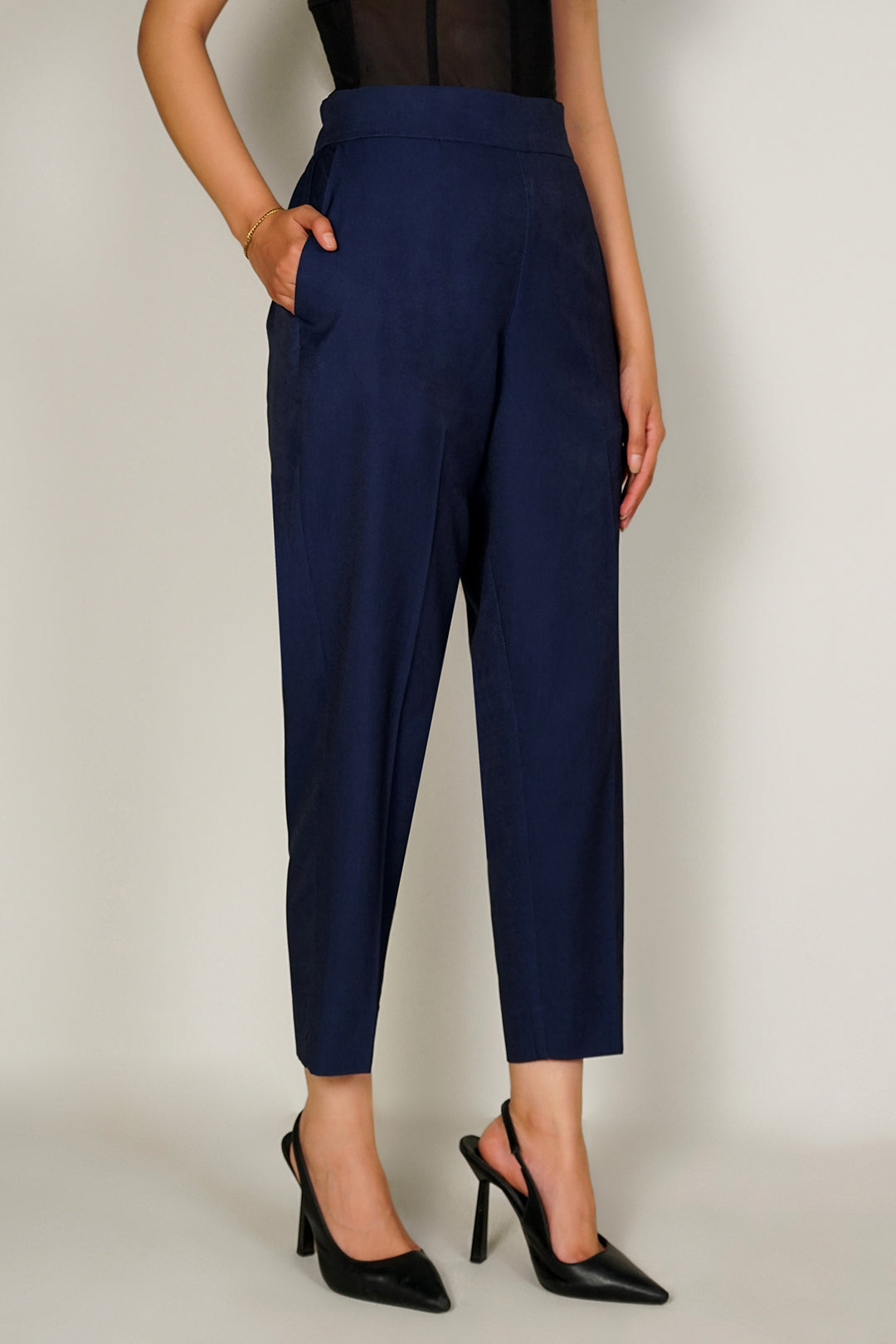 https://cdn.shopify.com/s/files/1/0611/8585/1568/files/W.FW24.251.P-2.jpg?v=1736334321