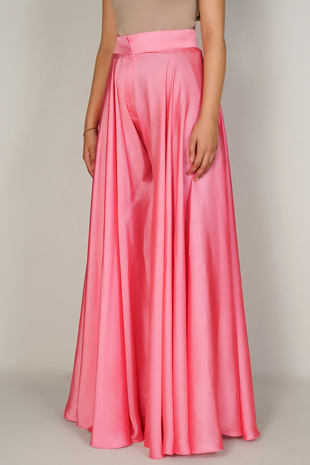 https://cdn.shopify.com/s/files/1/0611/8585/1568/files/W.FW24.253.P-1.jpg?v=1736334279
