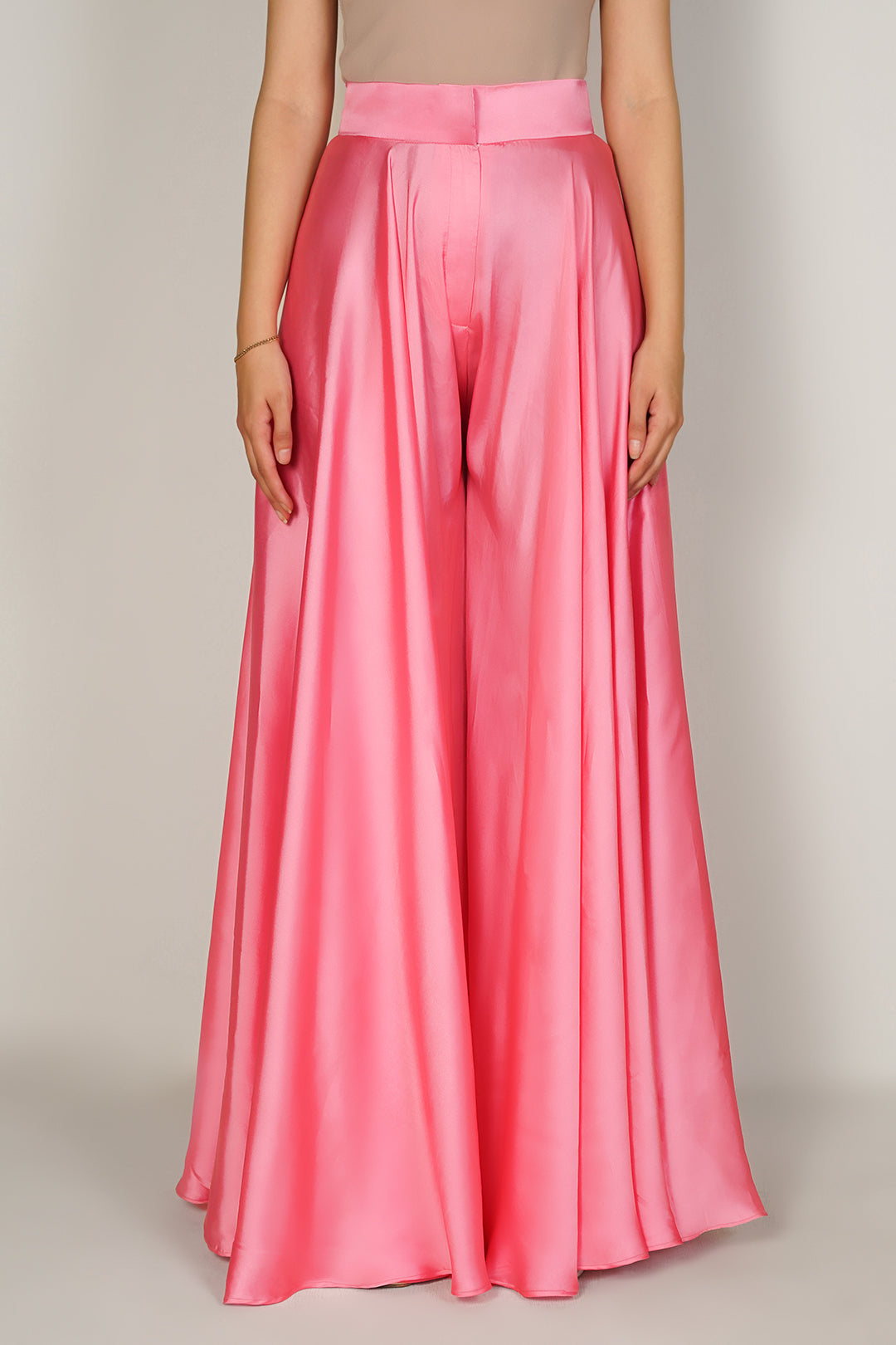 https://cdn.shopify.com/s/files/1/0611/8585/1568/files/W.FW24.253.P-2.jpg?v=1736334279