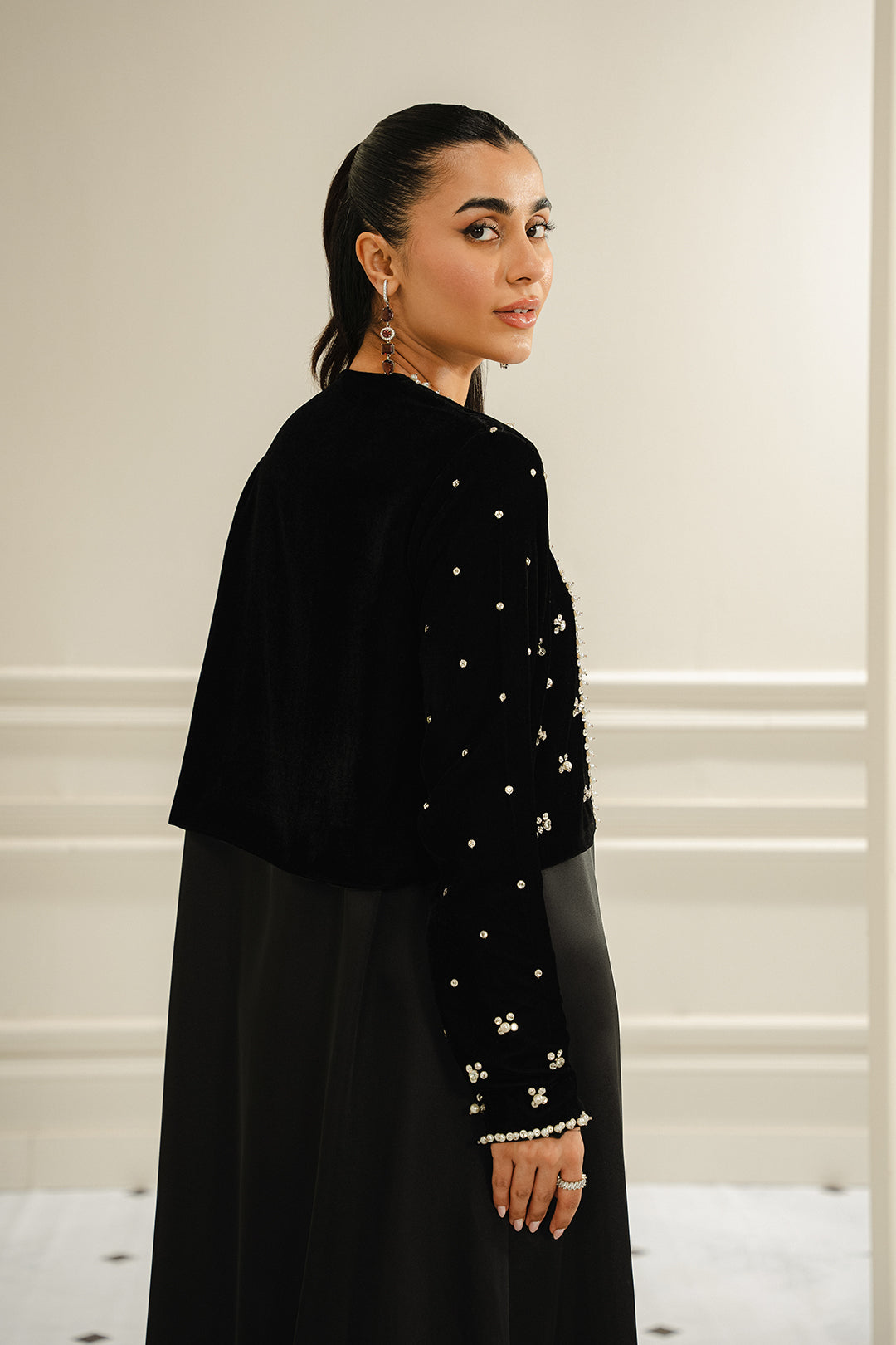 https://cdn.shopify.com/s/files/1/0611/8585/1568/files/W.FW24.259.T-4.jpg?v=1736336952