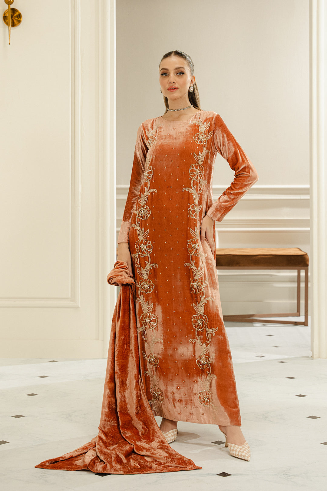 https://cdn.shopify.com/s/files/1/0611/8585/1568/files/W.FW24.263.T-3.jpg?v=1736334291