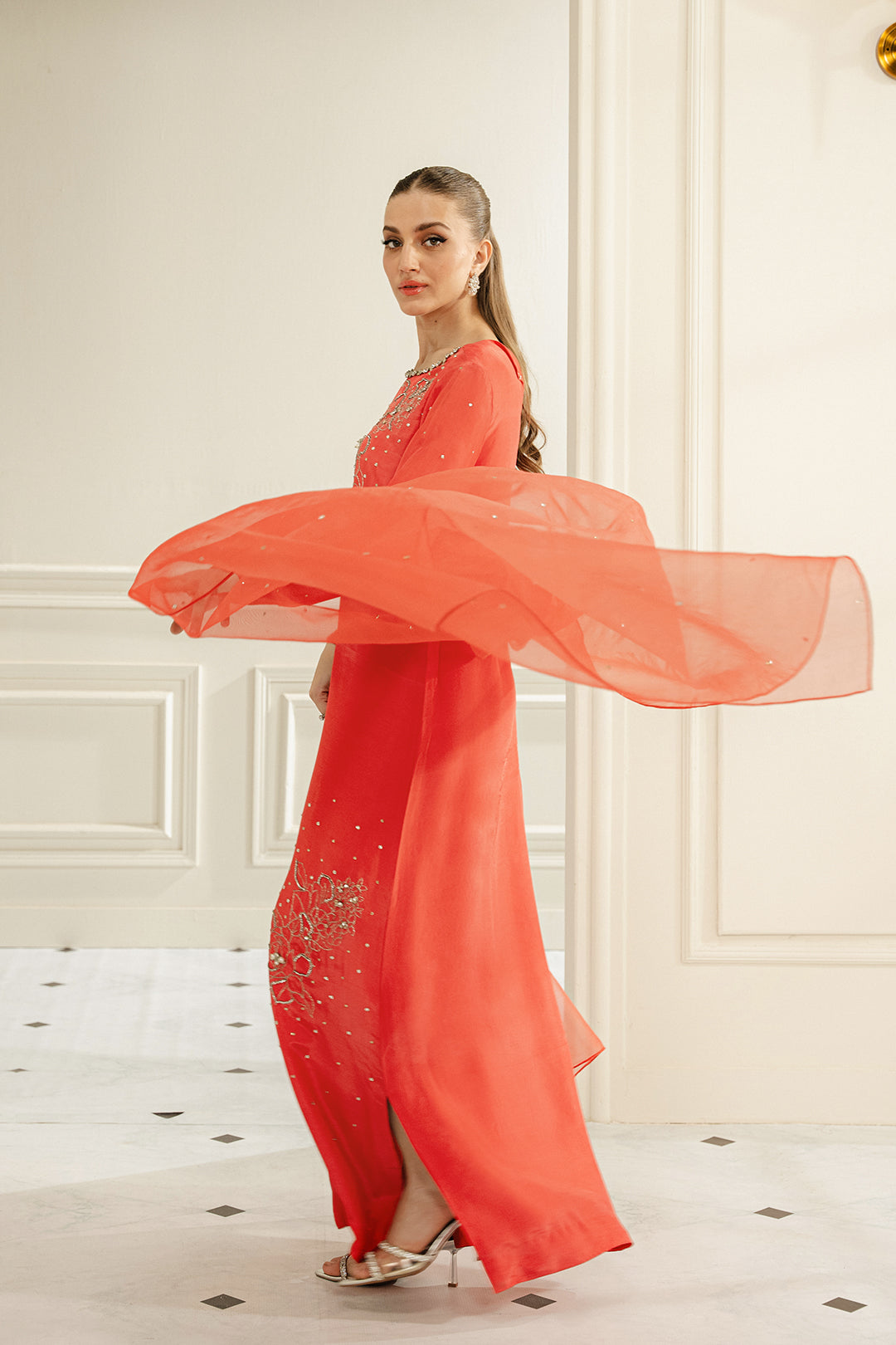 https://cdn.shopify.com/s/files/1/0611/8585/1568/files/W.FW24.266.T-3.jpg?v=1736334289