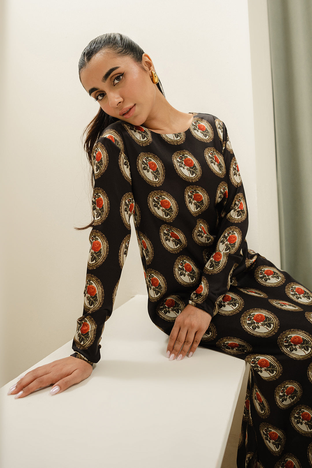 https://cdn.shopify.com/s/files/1/0611/8585/1568/files/W.FW24.276.T-2.jpg?v=1736334334