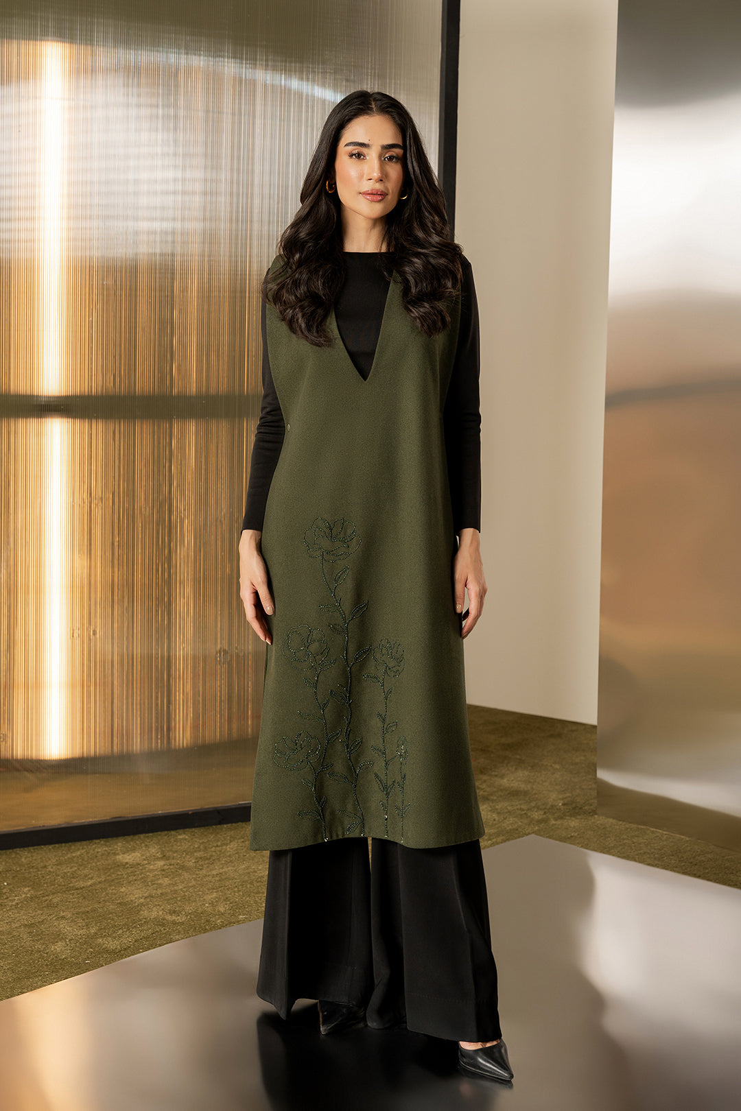 https://cdn.shopify.com/s/files/1/0611/8585/1568/files/W.FW24.285.T-1.jpg?v=1736334300