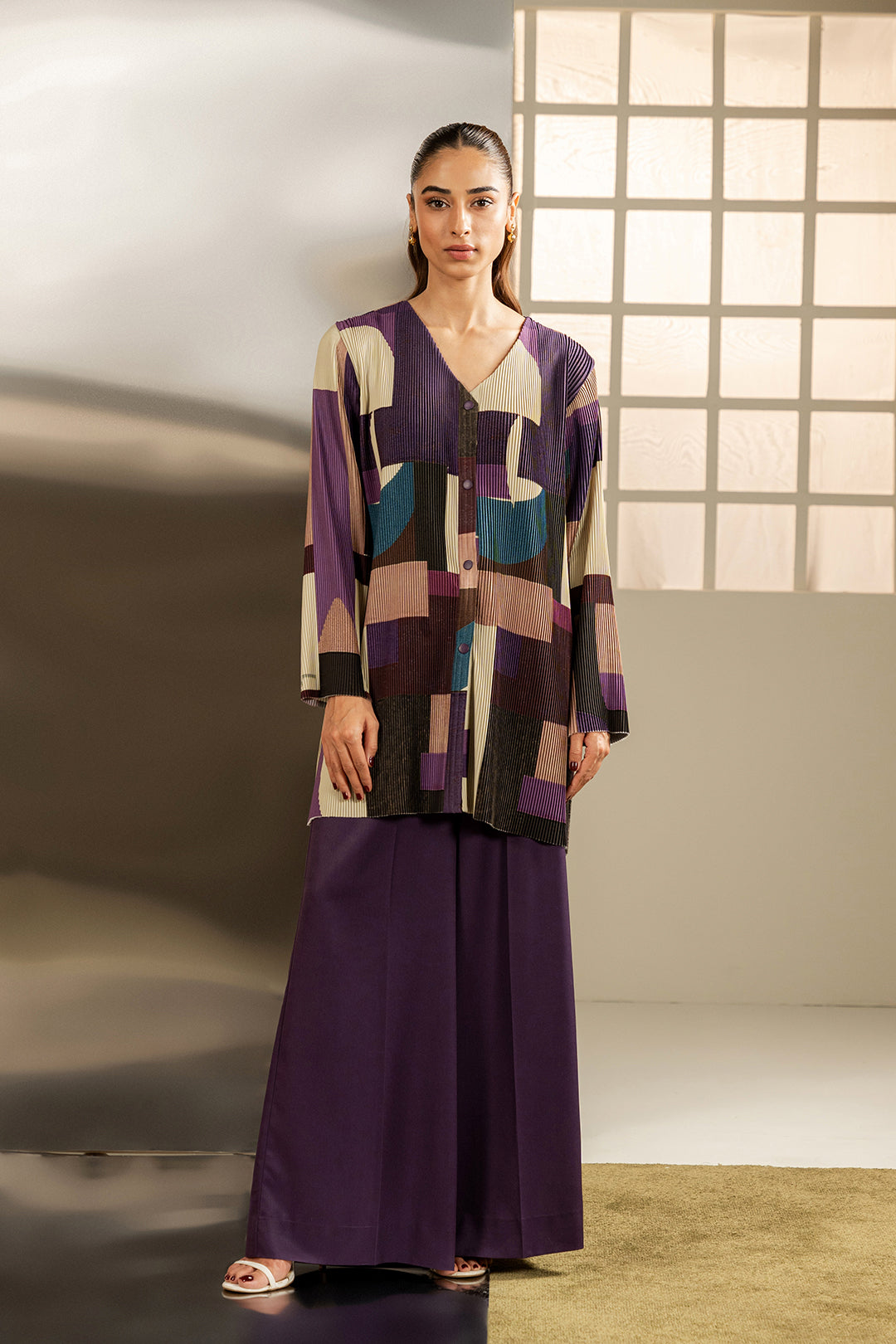 https://cdn.shopify.com/s/files/1/0611/8585/1568/files/W.FW24.287.T-1.jpg?v=1736334293